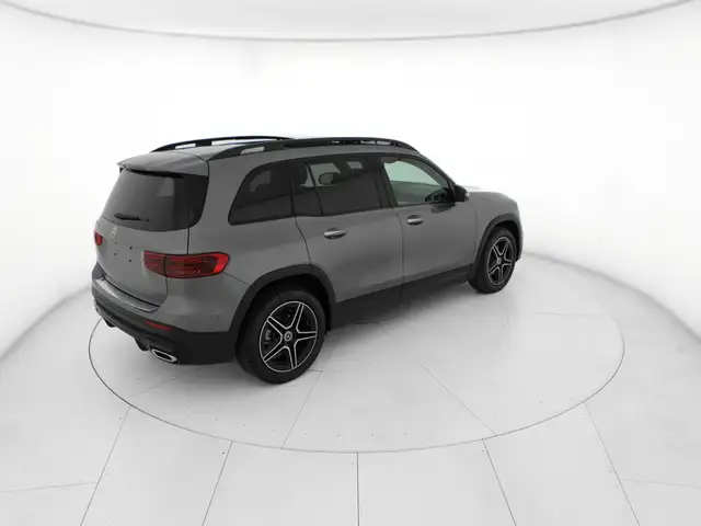 Mercedes-Benz GLB view 4