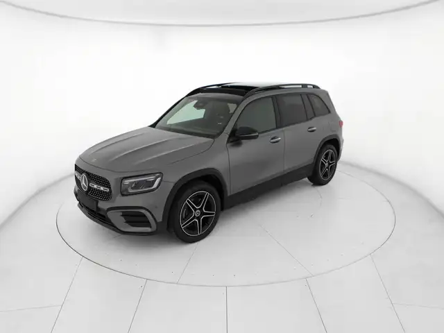 Mercedes-Benz GLB view 2