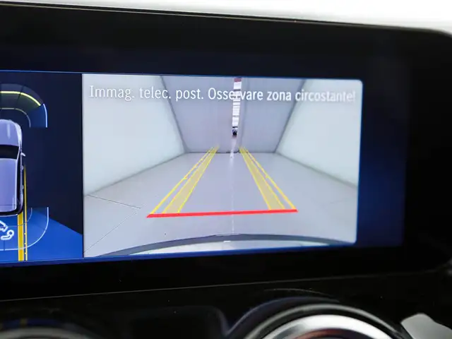 Mercedes-Benz GLB view 17