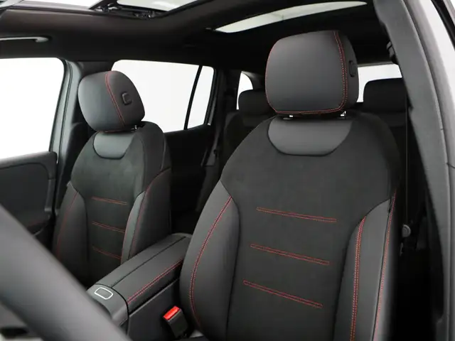 Mercedes-Benz GLB view 13