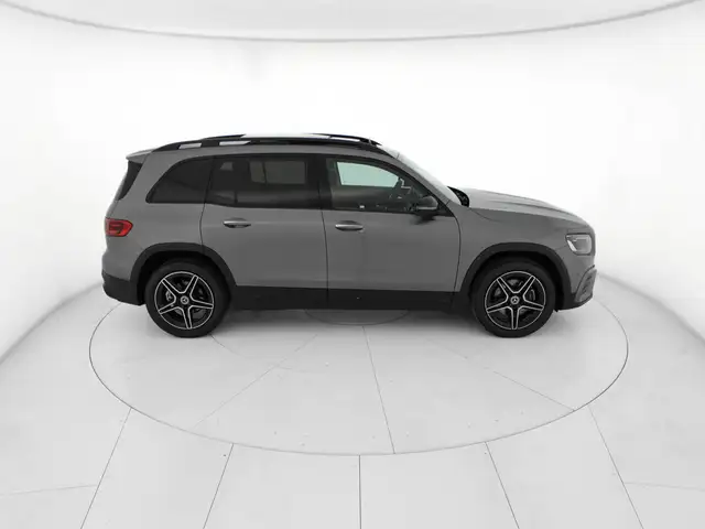 Mercedes-Benz GLB view 5