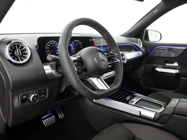 Mercedes-Benz GLB view 11