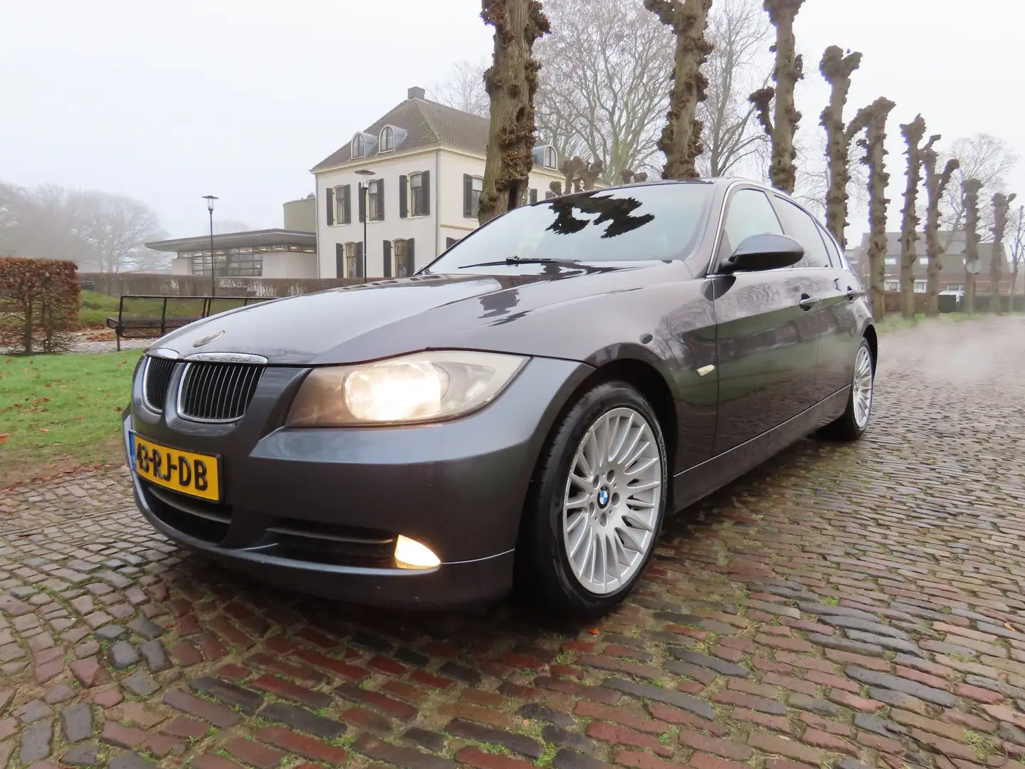 BMW 325 3-serie 325i Dynamic Executive 218 PK!! Automaat E Grijs - 1