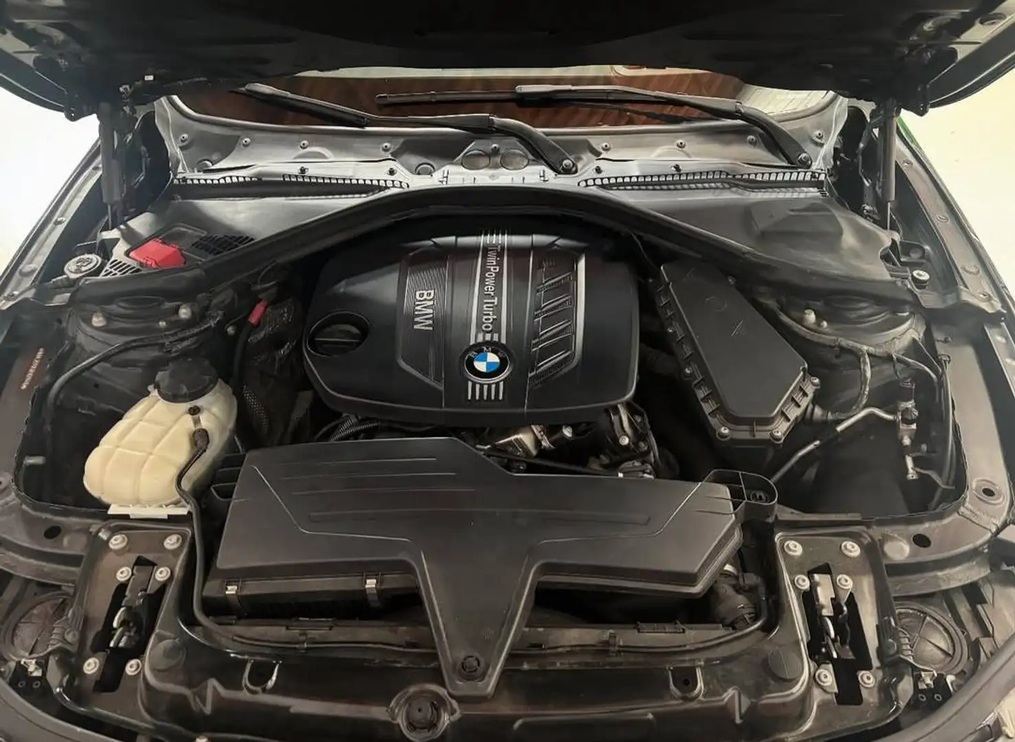 BMW 318 318d Touring xDrive Sport Sport Negro - 1