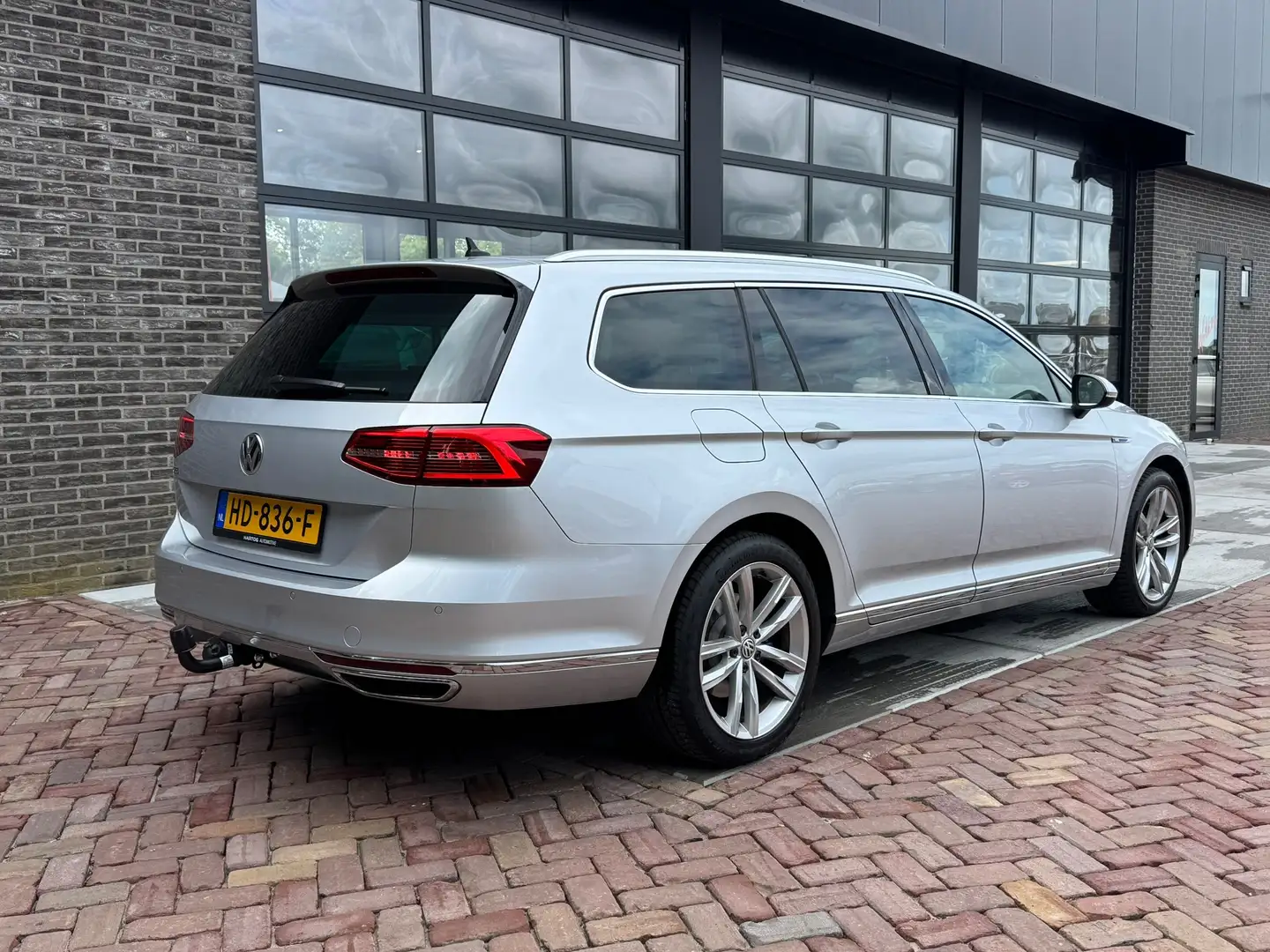 Volkswagen Passat Variant 1.4 TSI GTE Highline | Pano | VOL! | Grijs - 2
