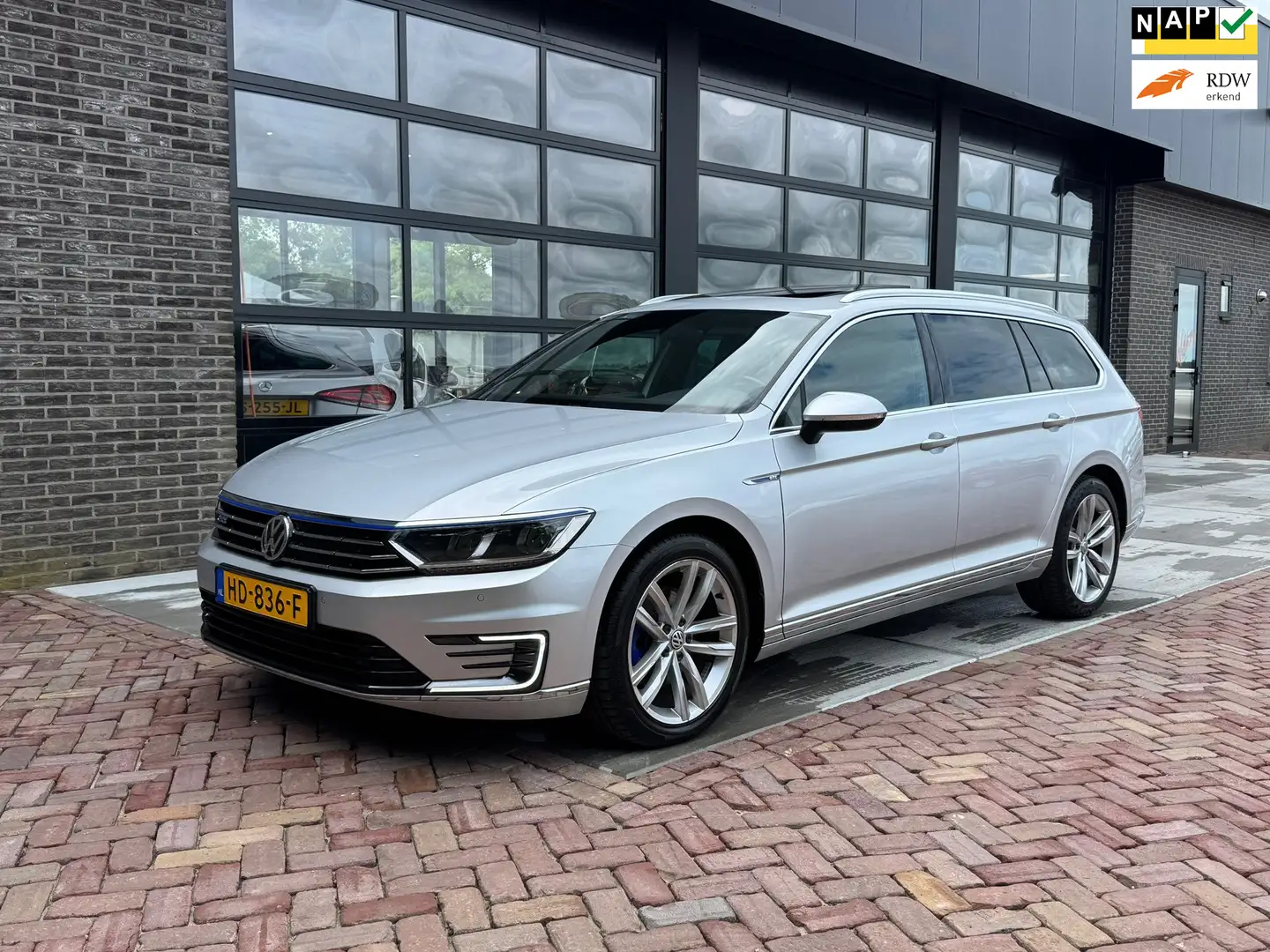 Volkswagen Passat Variant 1.4 TSI GTE Highline | Pano | VOL! | Grijs - 1