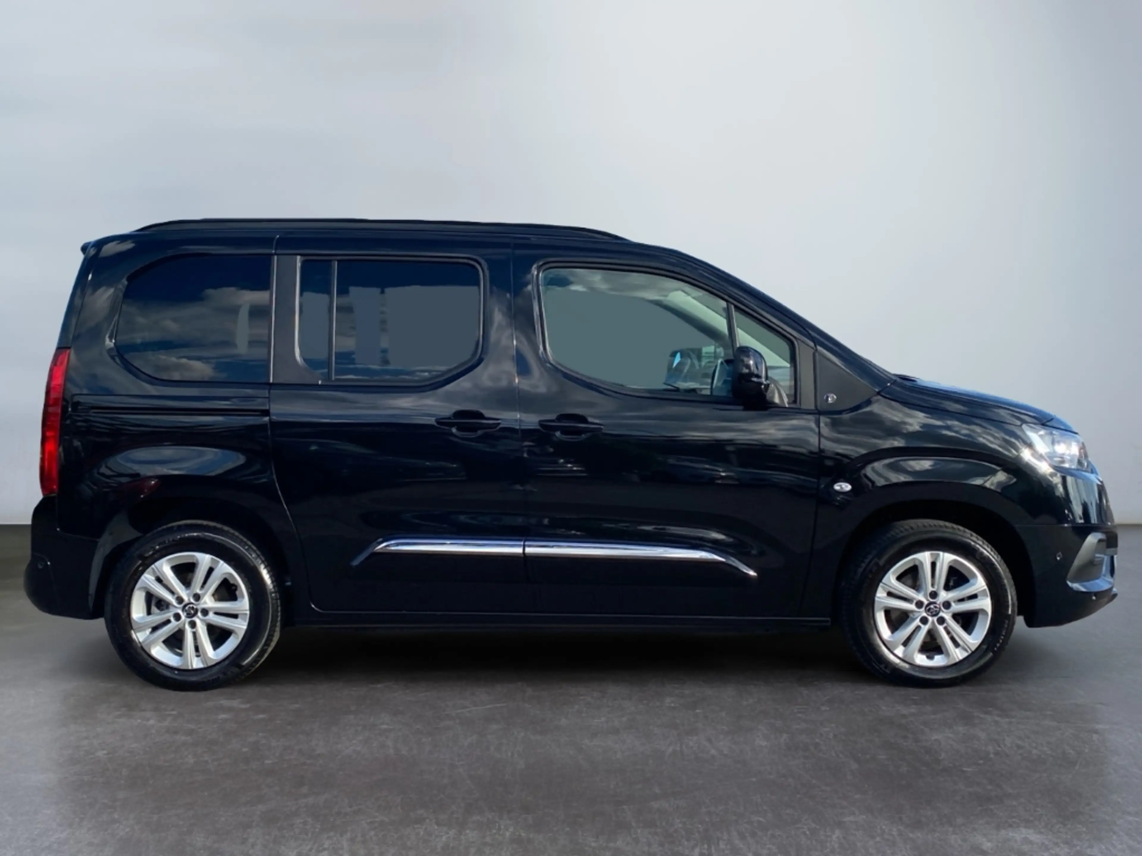 Toyota Proace City Verso 1.2T L1 Team D *Navi*ACC*RCam* — photo 10