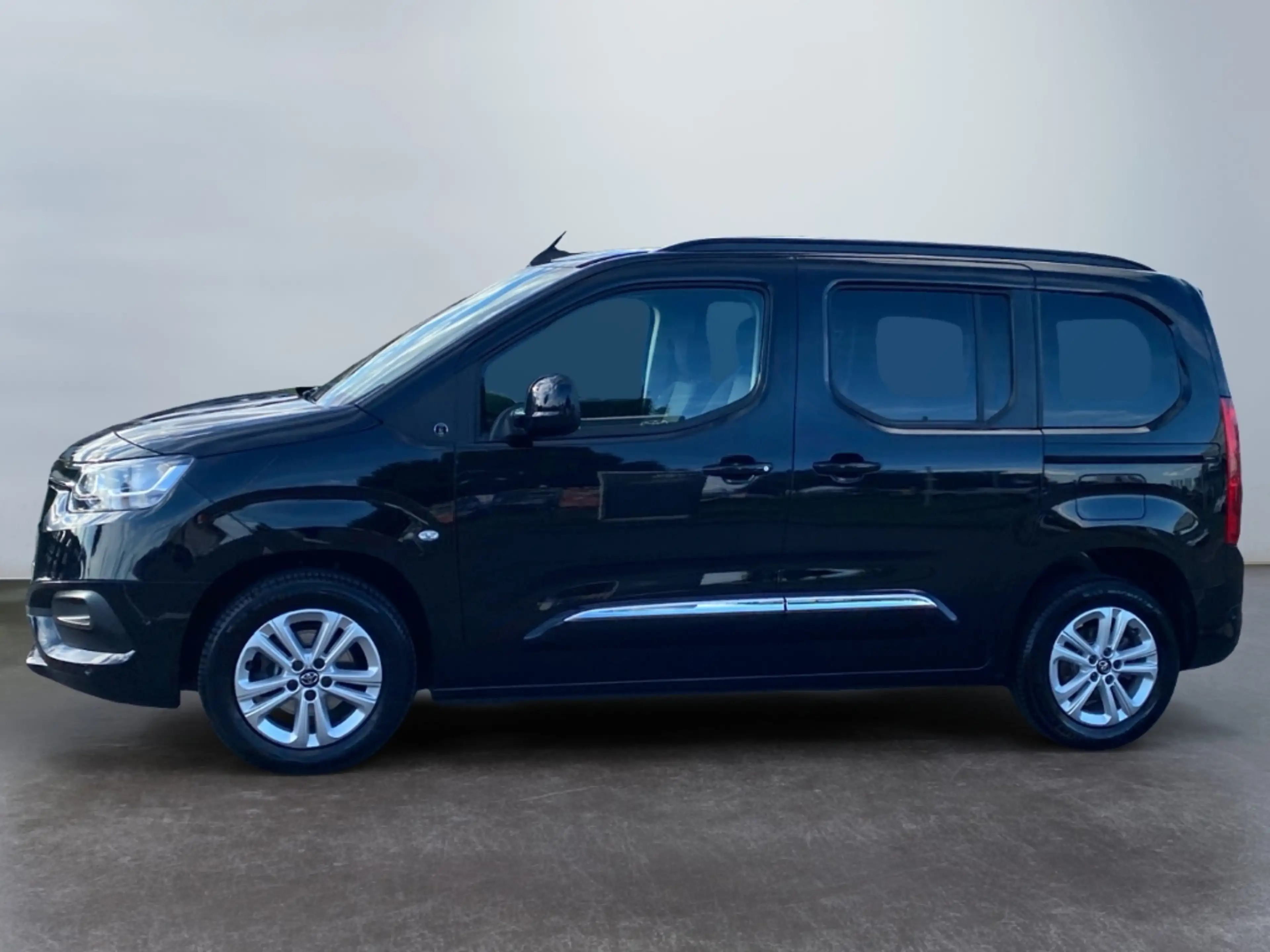Toyota Proace City Verso 1.2T L1 Team D *Navi*ACC*RCam* — photo 5