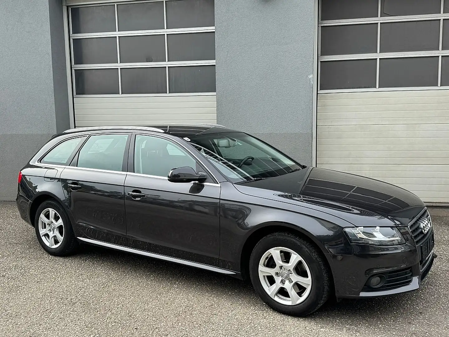 Audi A4 Avant 2,0 TDI DPF Jubliäumsmodell Schwarz - 2