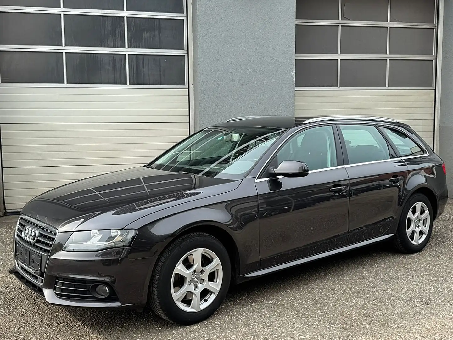 Audi A4 Avant 2,0 TDI DPF Jubliäumsmodell Schwarz - 1
