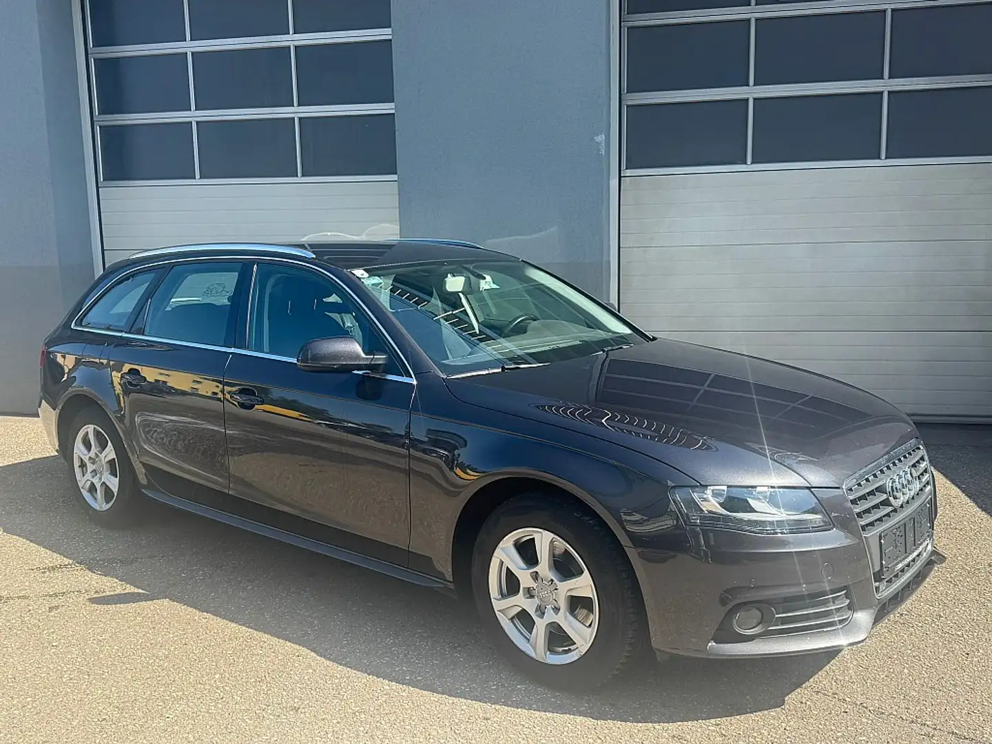 Audi A4 Avant 2,0 TDI DPF Jubliäumsmodell Noir - 1