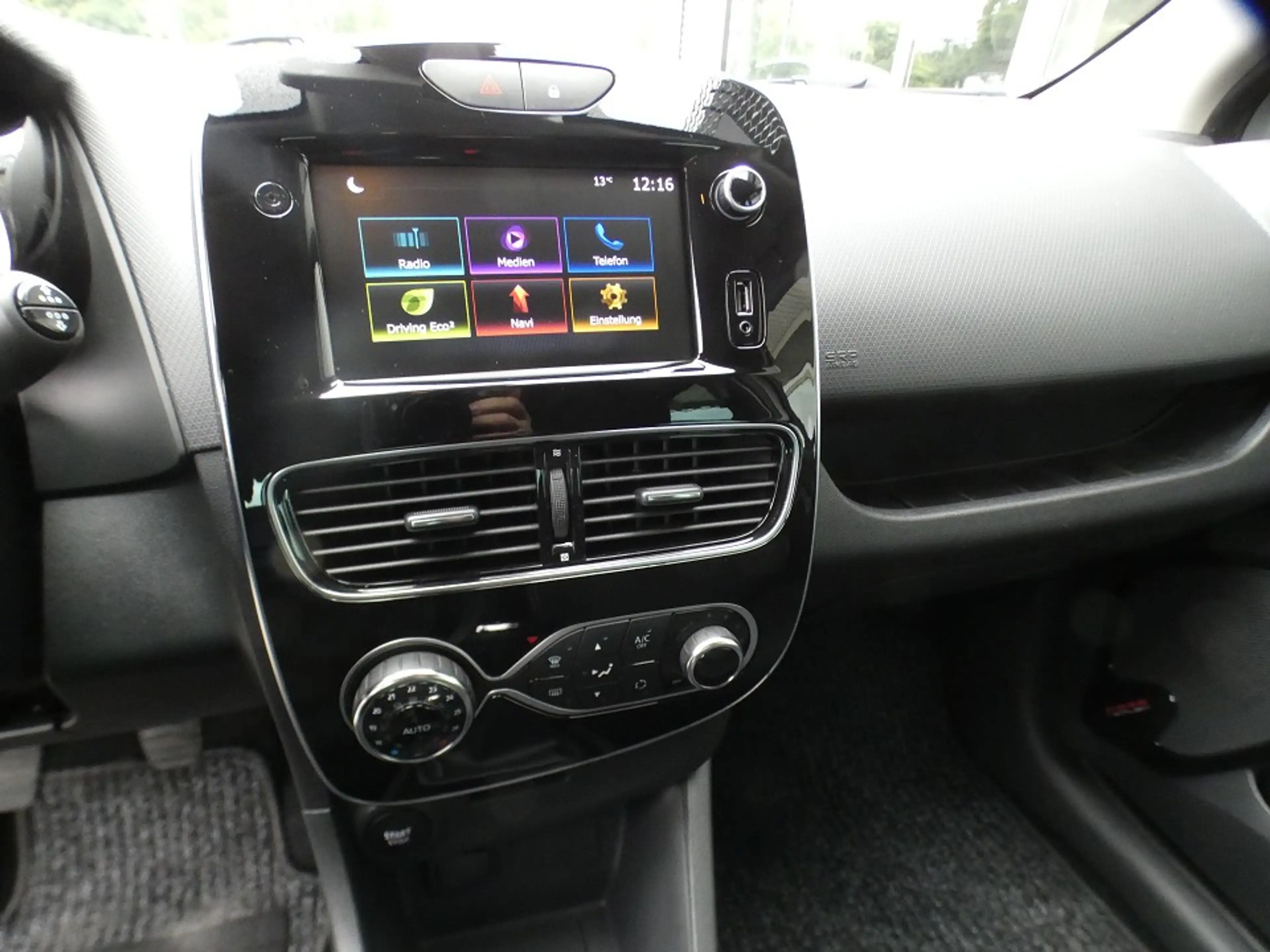 Renault Clio TCe90eco limited — photo 12