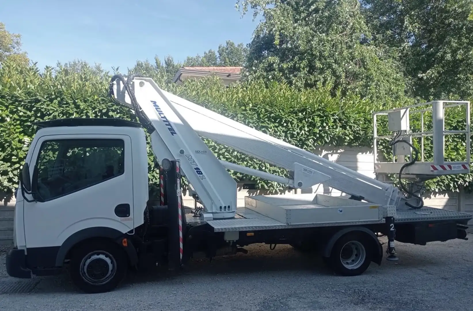 Nissan Cabstar Blanco - 2