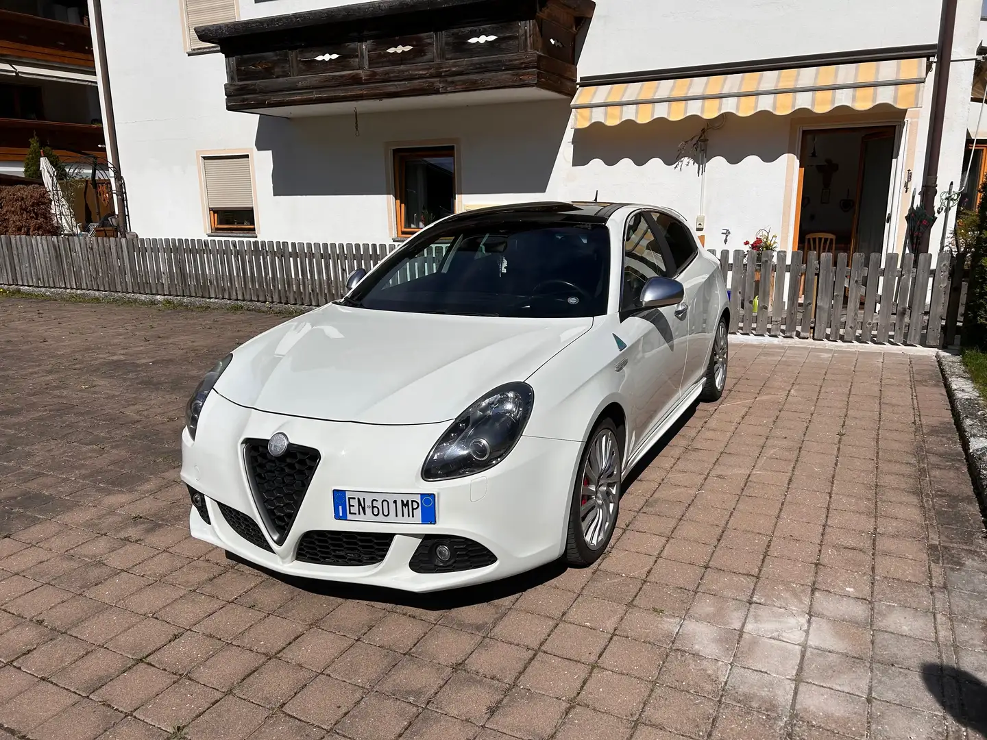 Alfa Romeo Giulietta Giulietta 1750 tbi Quadrifoglio  Verde 235cv Blanc - 1