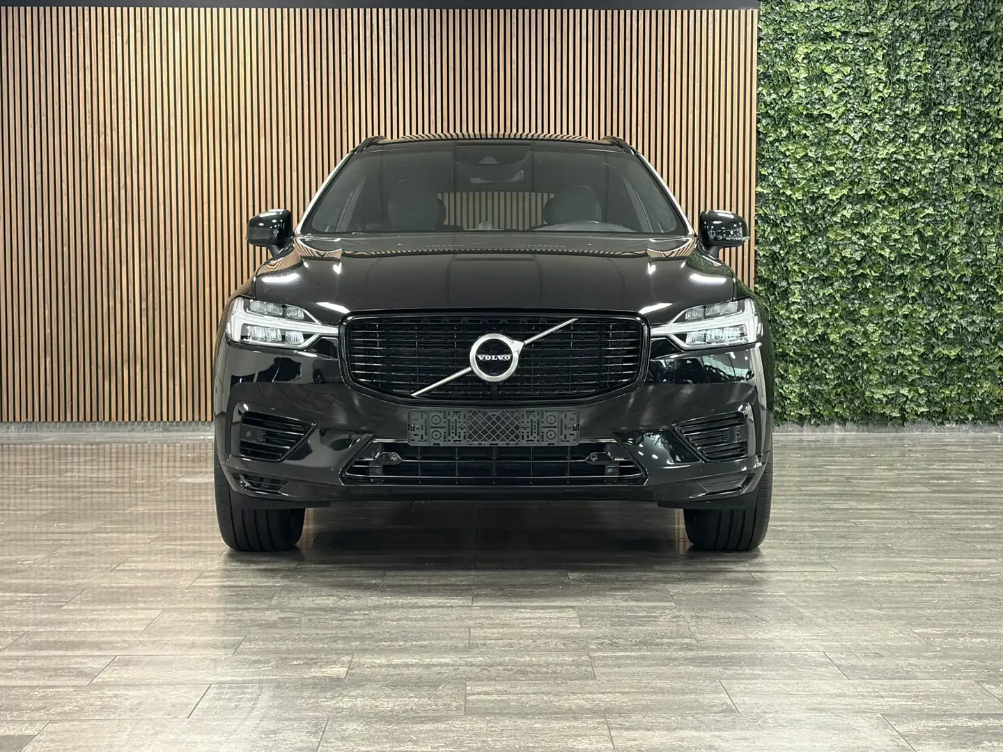Volvo XC60 T6 AWD Recharge R-Design Bowers & Wilkins | Trekha Negro - 2
