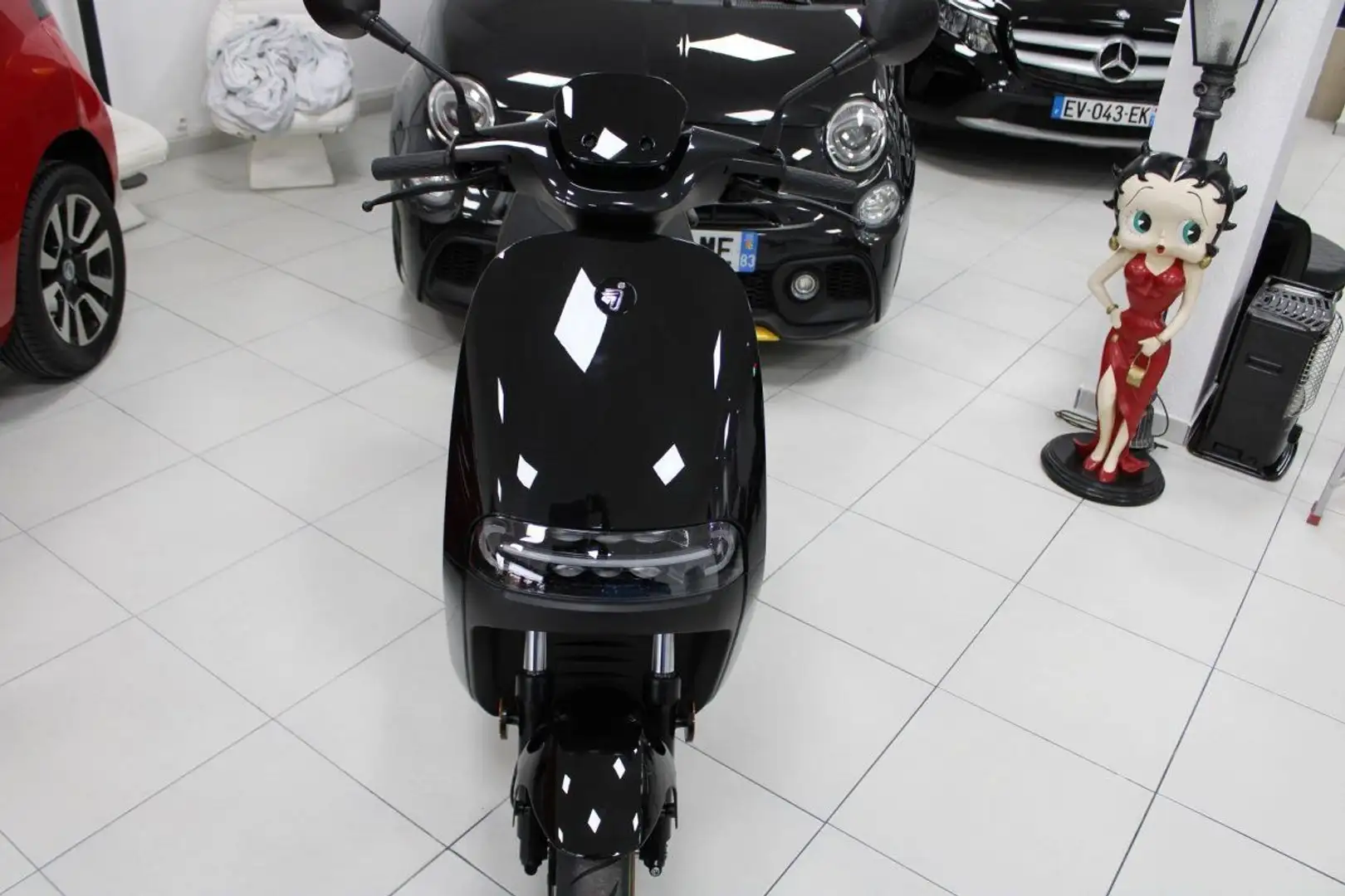 Segway E300SE ELECTRIQUE 125CM3 Чорний - 2