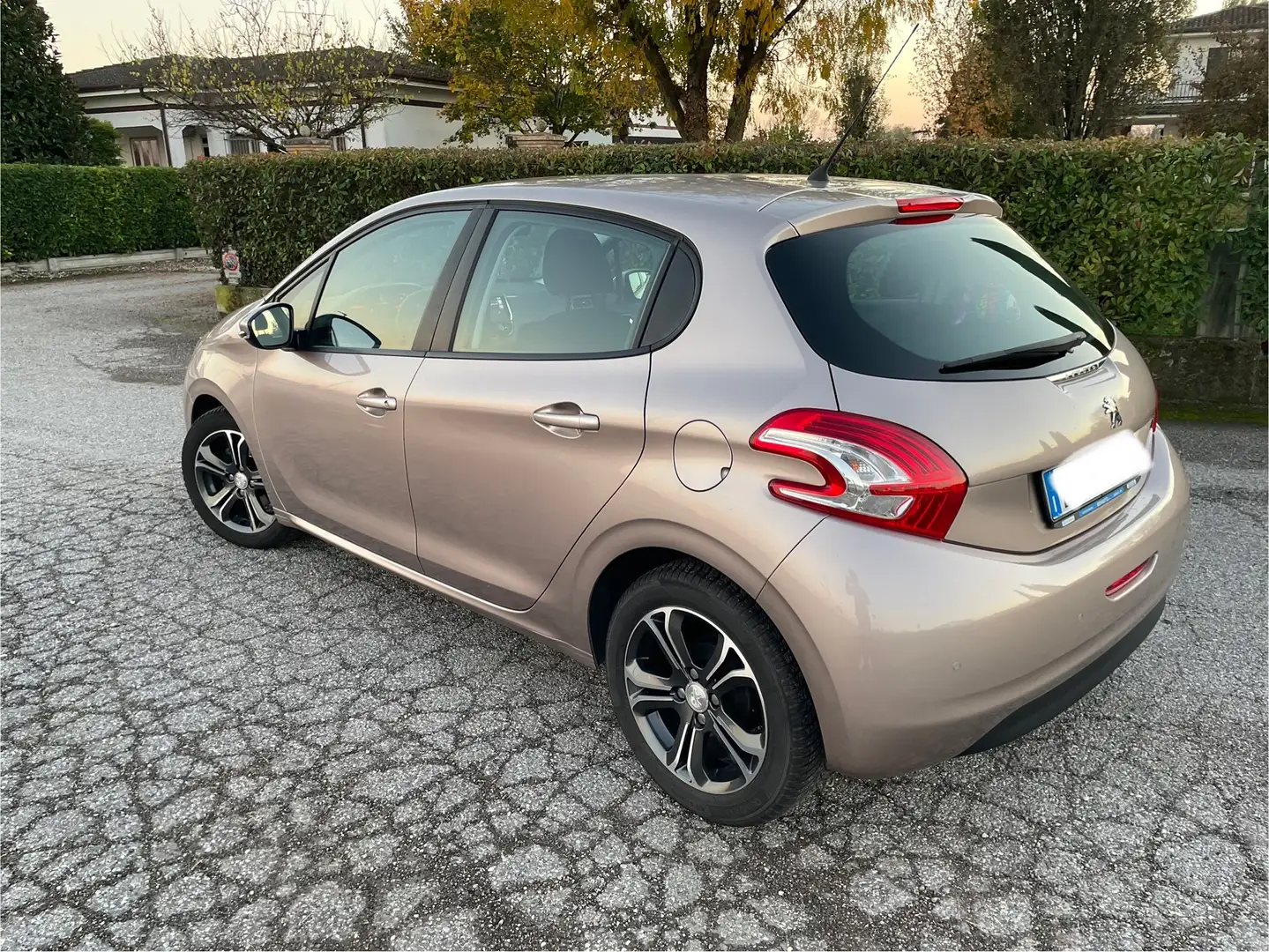 Peugeot 208 Active 5p 1.4 hdi 68 cv e5 - 2