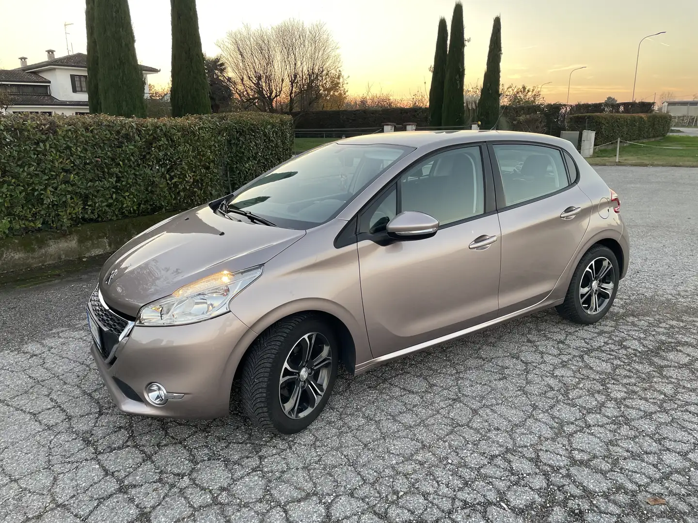 Peugeot 208 Active 5p 1.4 hdi 68 cv e5 - 1