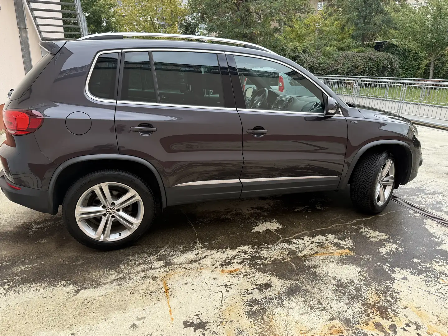 Volkswagen Tiguan Lounge Sport 4Motion DSG mit Xenon/Pano/Navi/18Zol Grau - 2