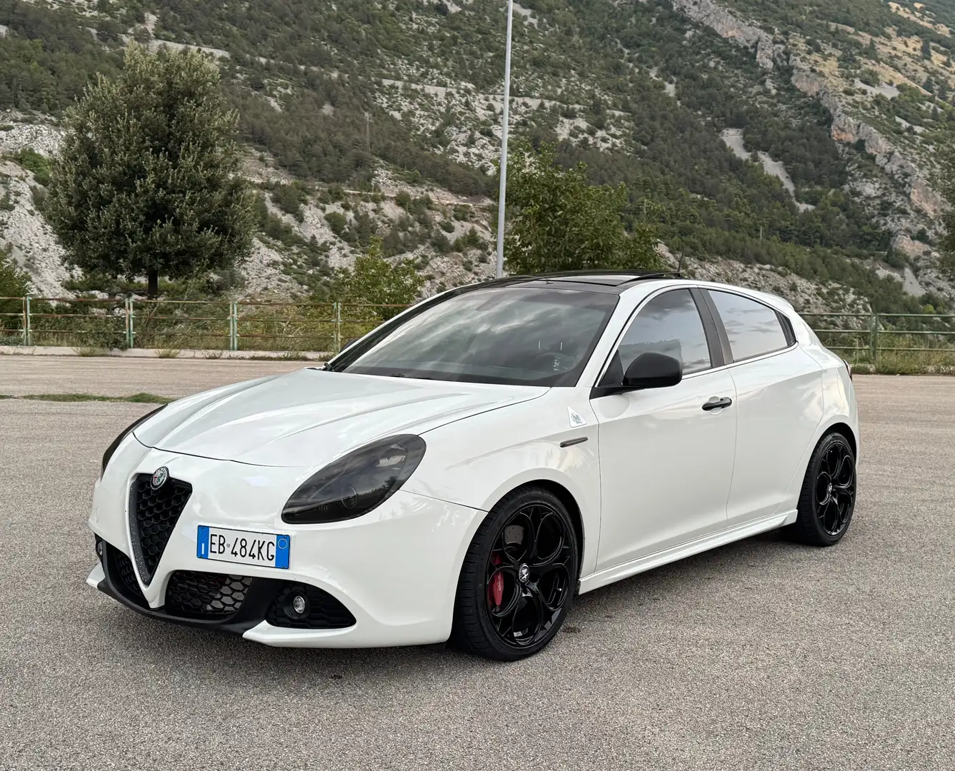Alfa Romeo Quadrifoglio Giulietta 1750 TBi Quadrifoglio Verde Blanc - 1