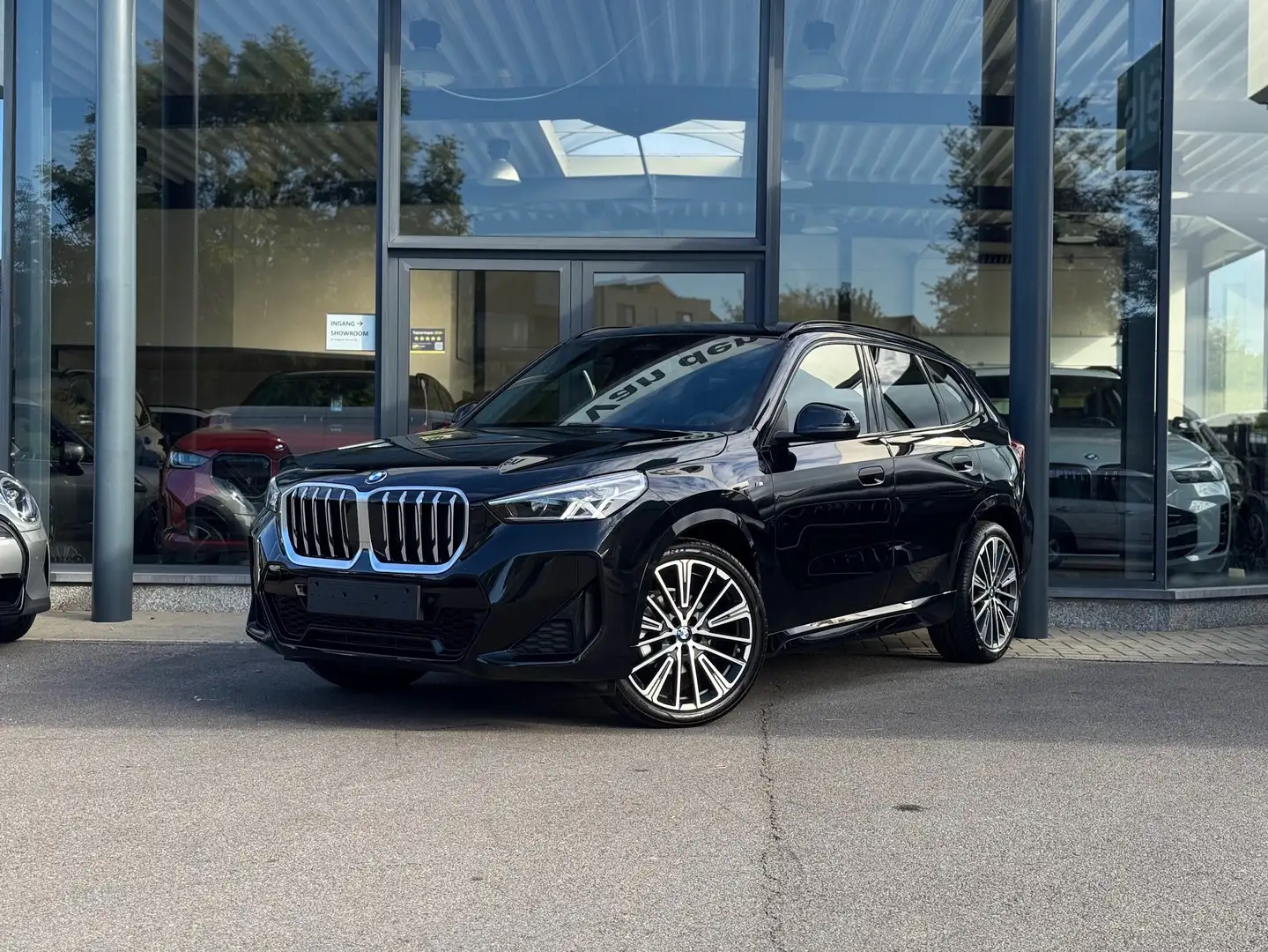 BMW X1 sDrive18i M Sport / PANODAK / TREKHAAK / DODE HOEK Noir - 1