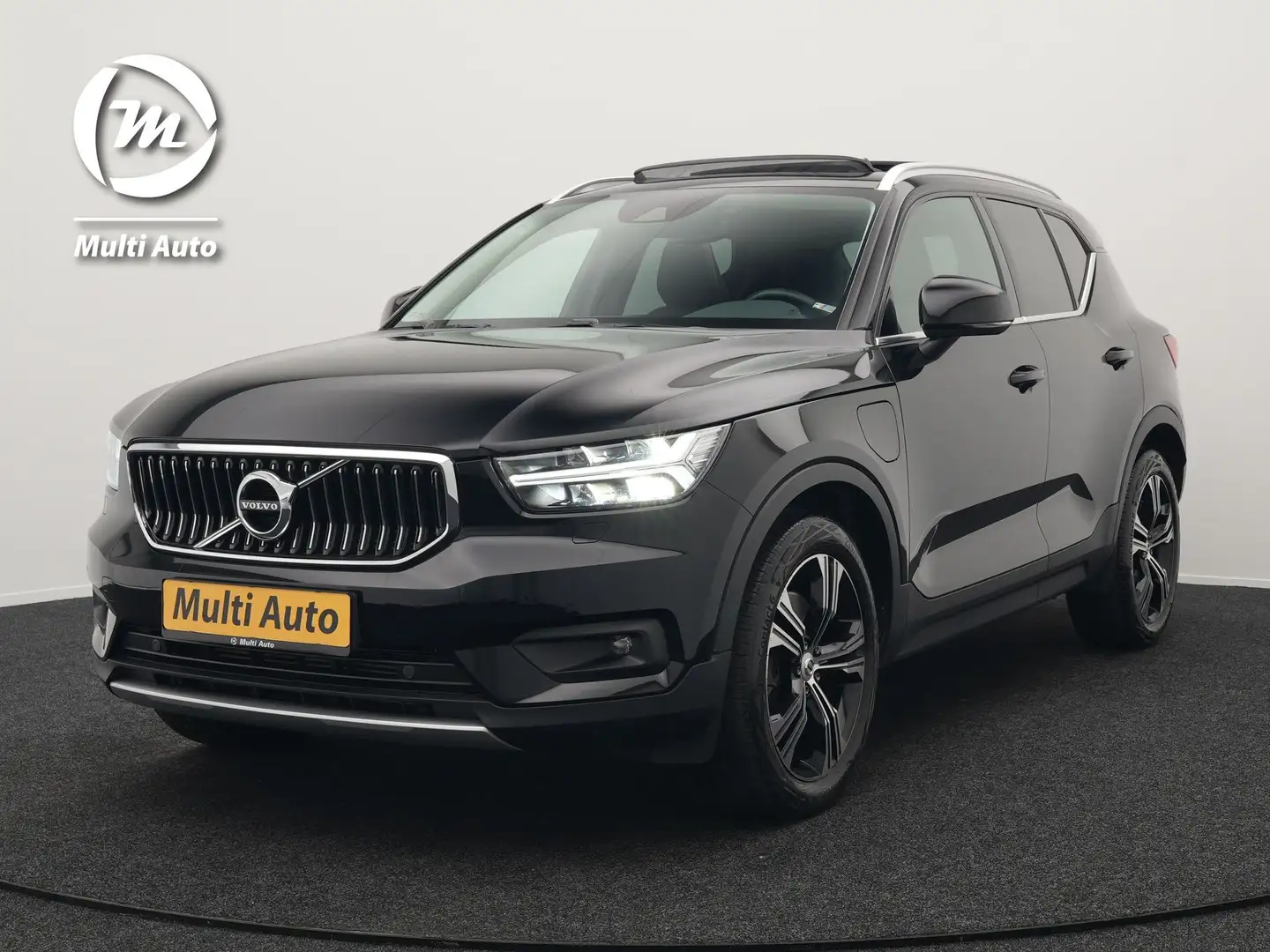 Volvo XC40 T5 Twin Engine Inscription Plug In Hybrid 261pk PH Zwart - 1