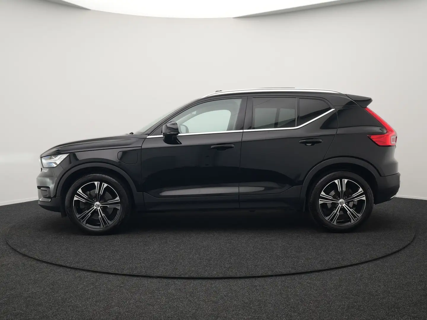 Volvo XC40 T5 Twin Engine Inscription Plug In Hybrid 261pk PH Zwart - 2