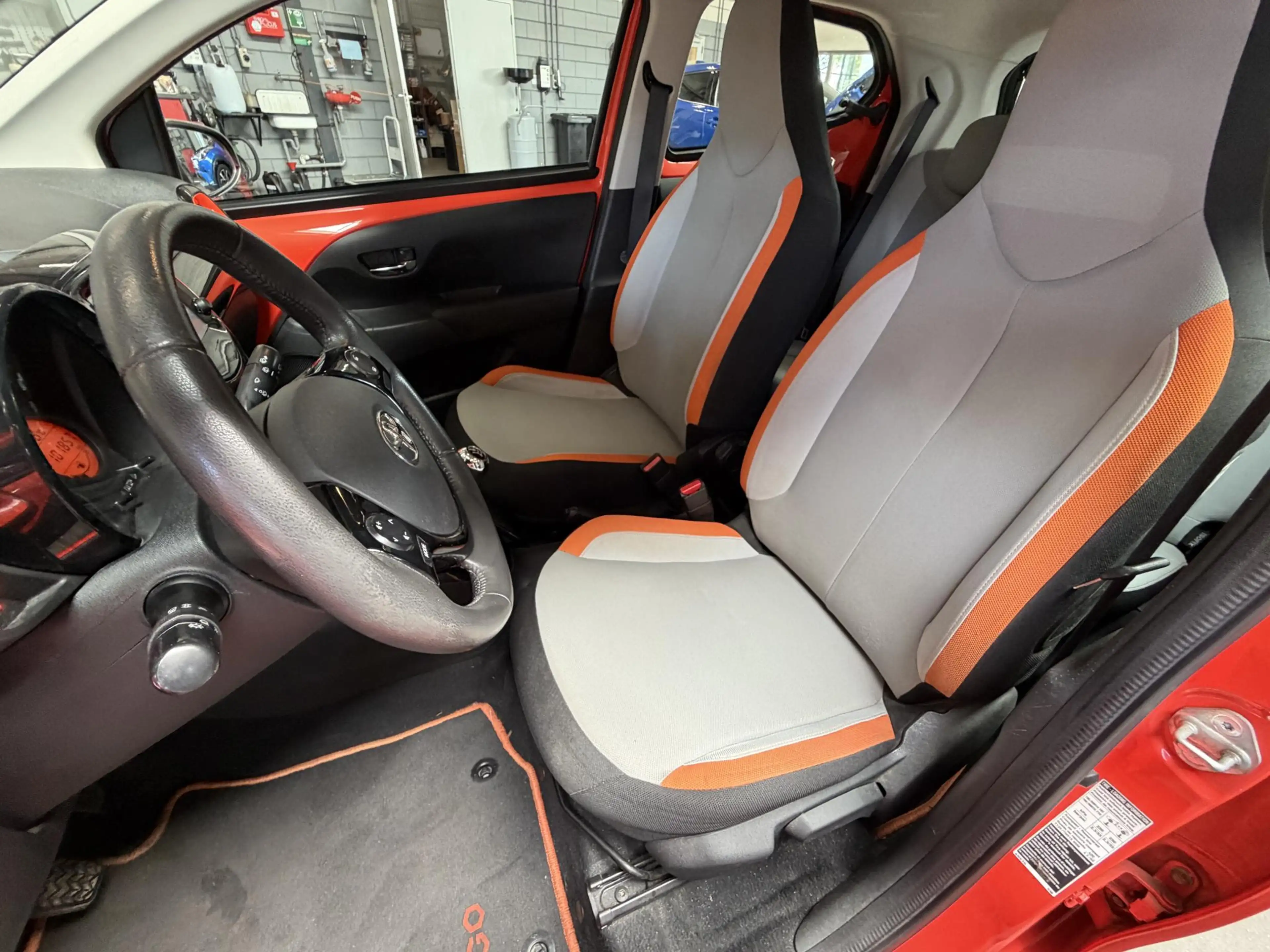 Toyota Aygo 1.0 VVT-i Dynamic Orange LM Velgen Camera — photo 4