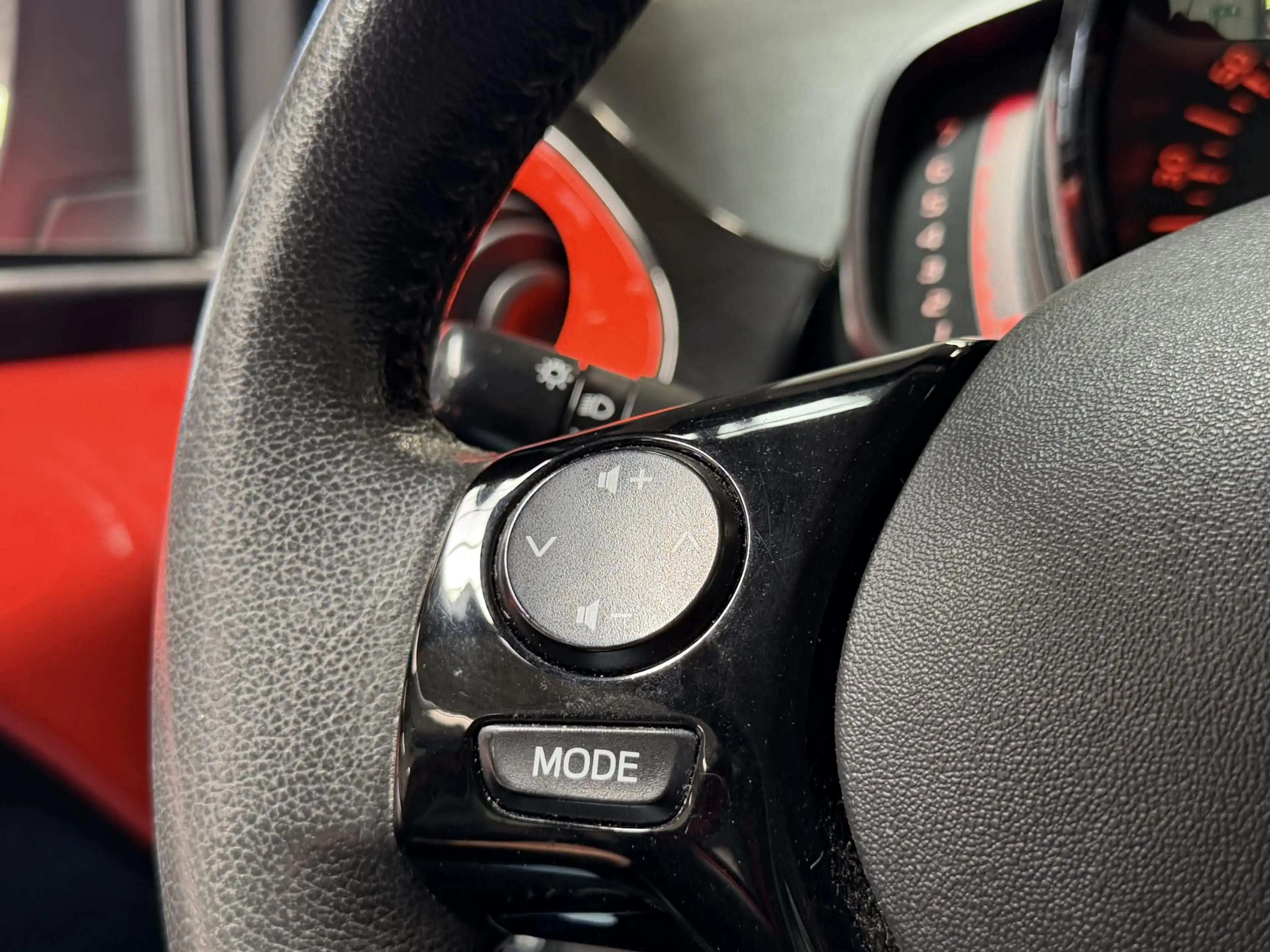 Toyota Aygo 1.0 VVT-i Dynamic Orange LM Velgen Camera — photo 9
