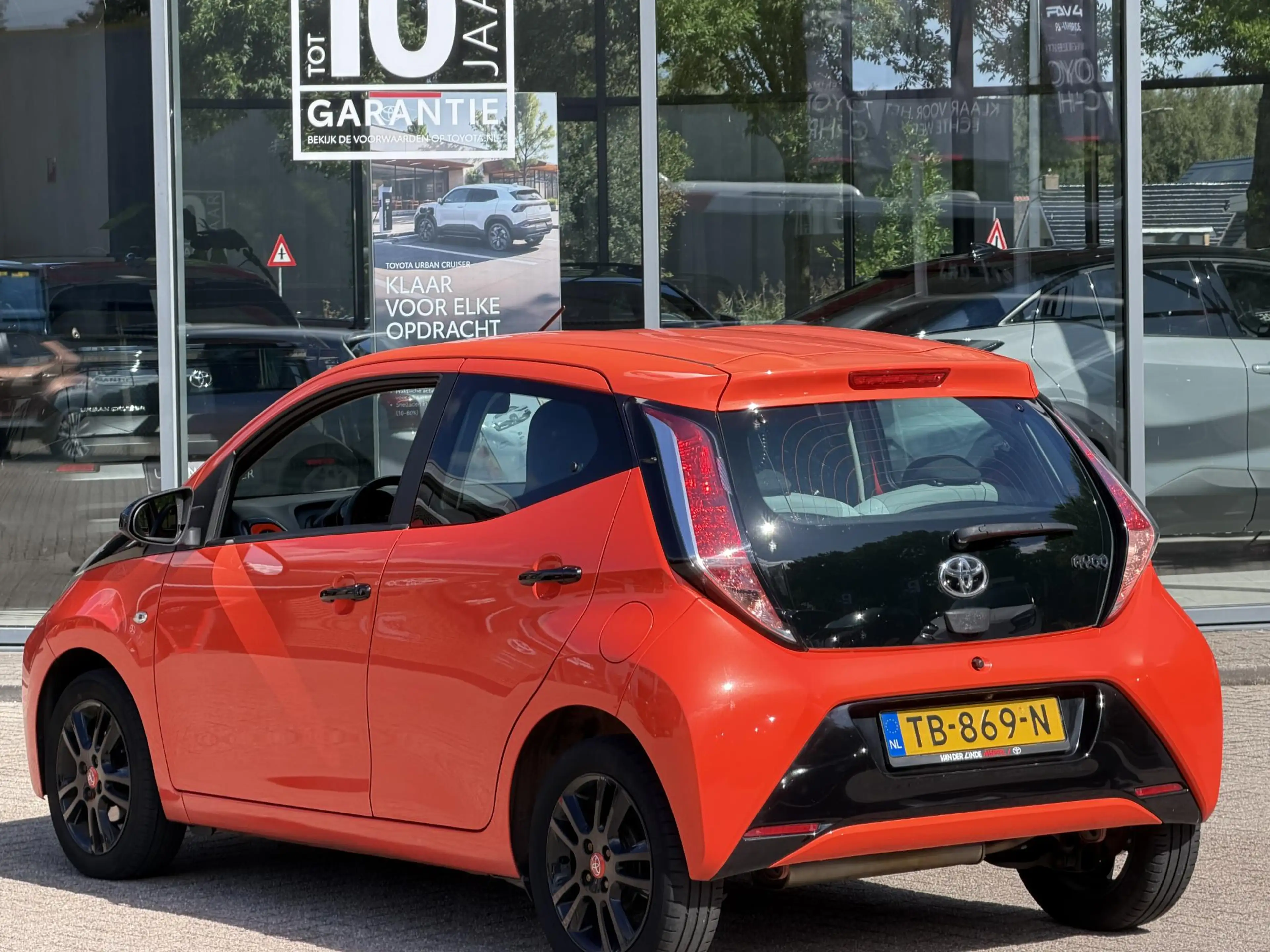 Toyota Aygo 1.0 VVT-i Dynamic Orange LM Velgen Camera — photo 3