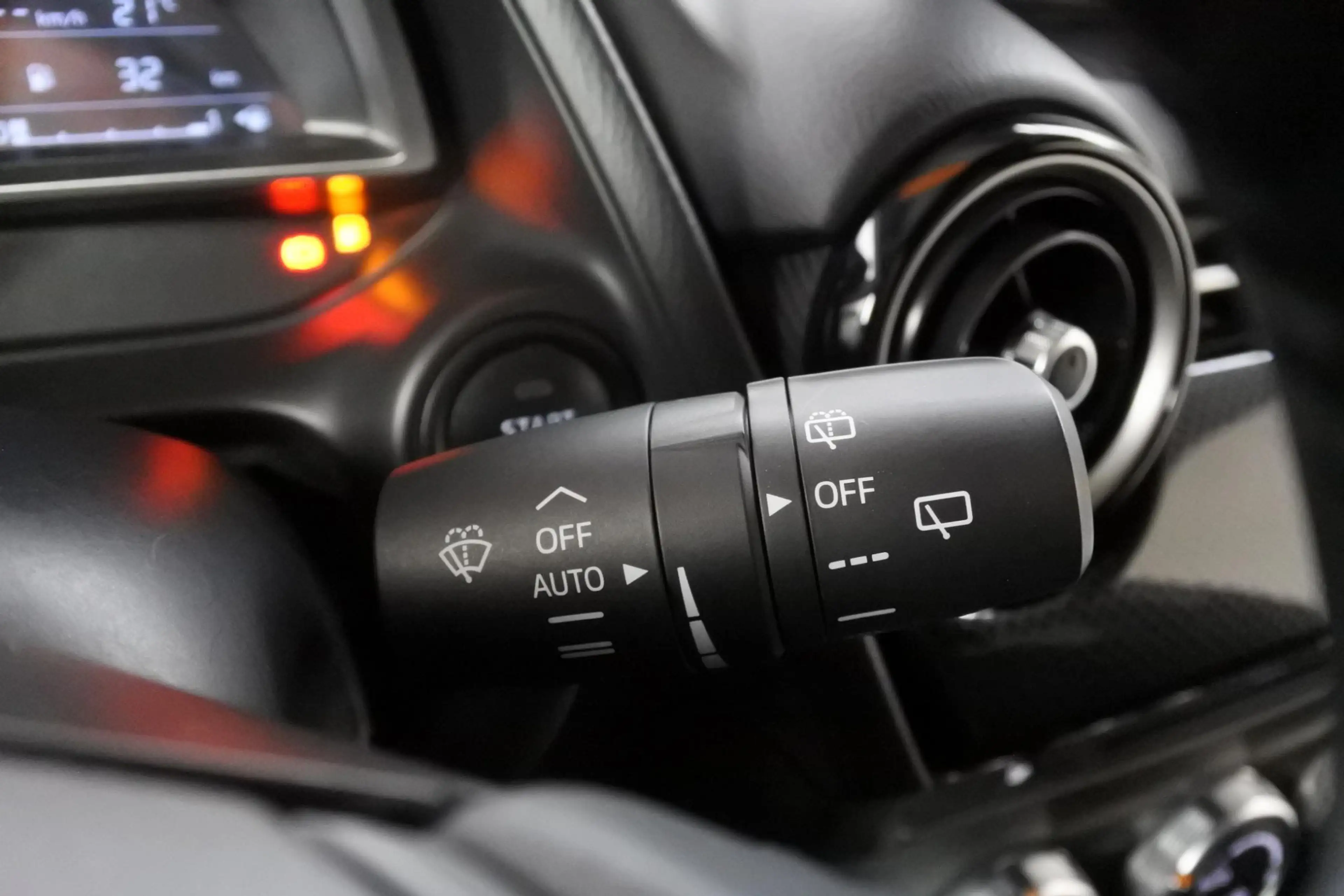 Mazda 2 1.5 90pk Attraction — photo 19