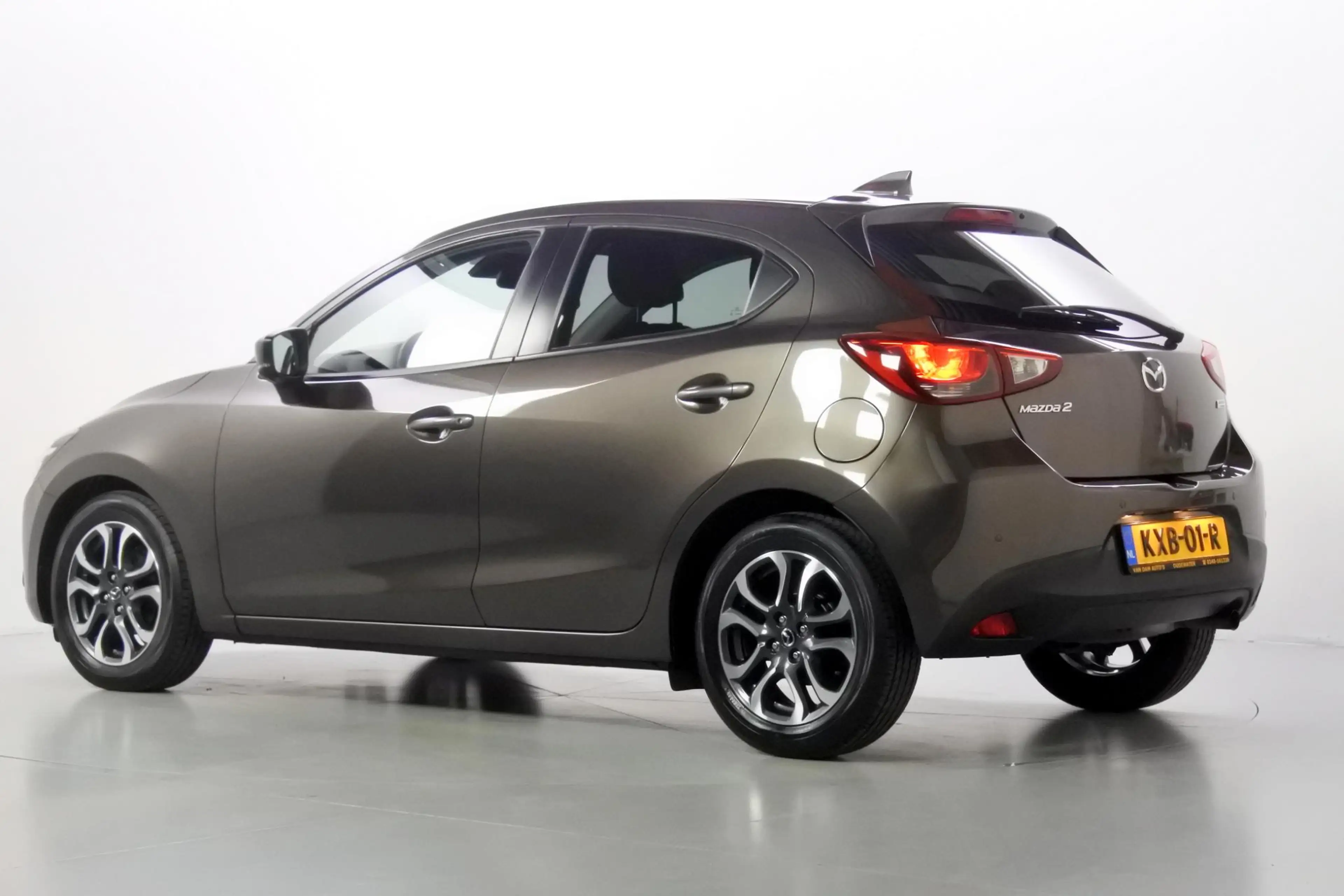 Mazda 2 1.5 90pk Attraction — photo 35