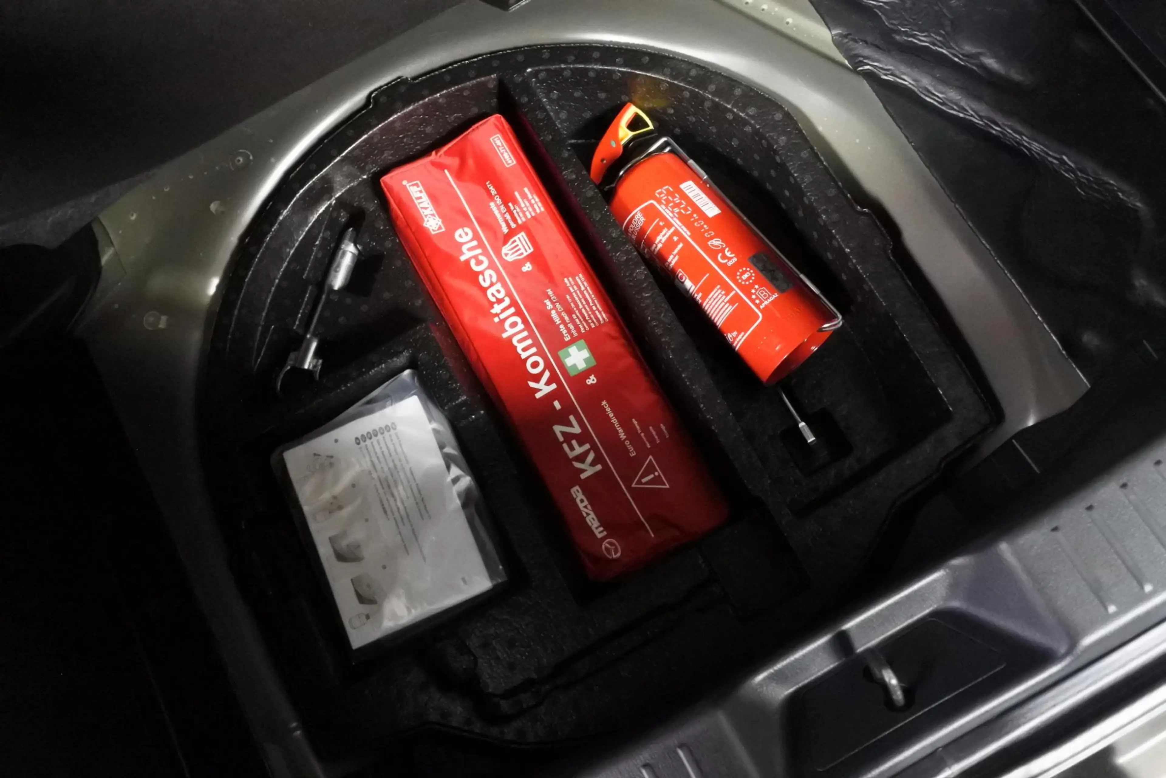 Mazda 2 1.5 90pk Attraction — photo 32