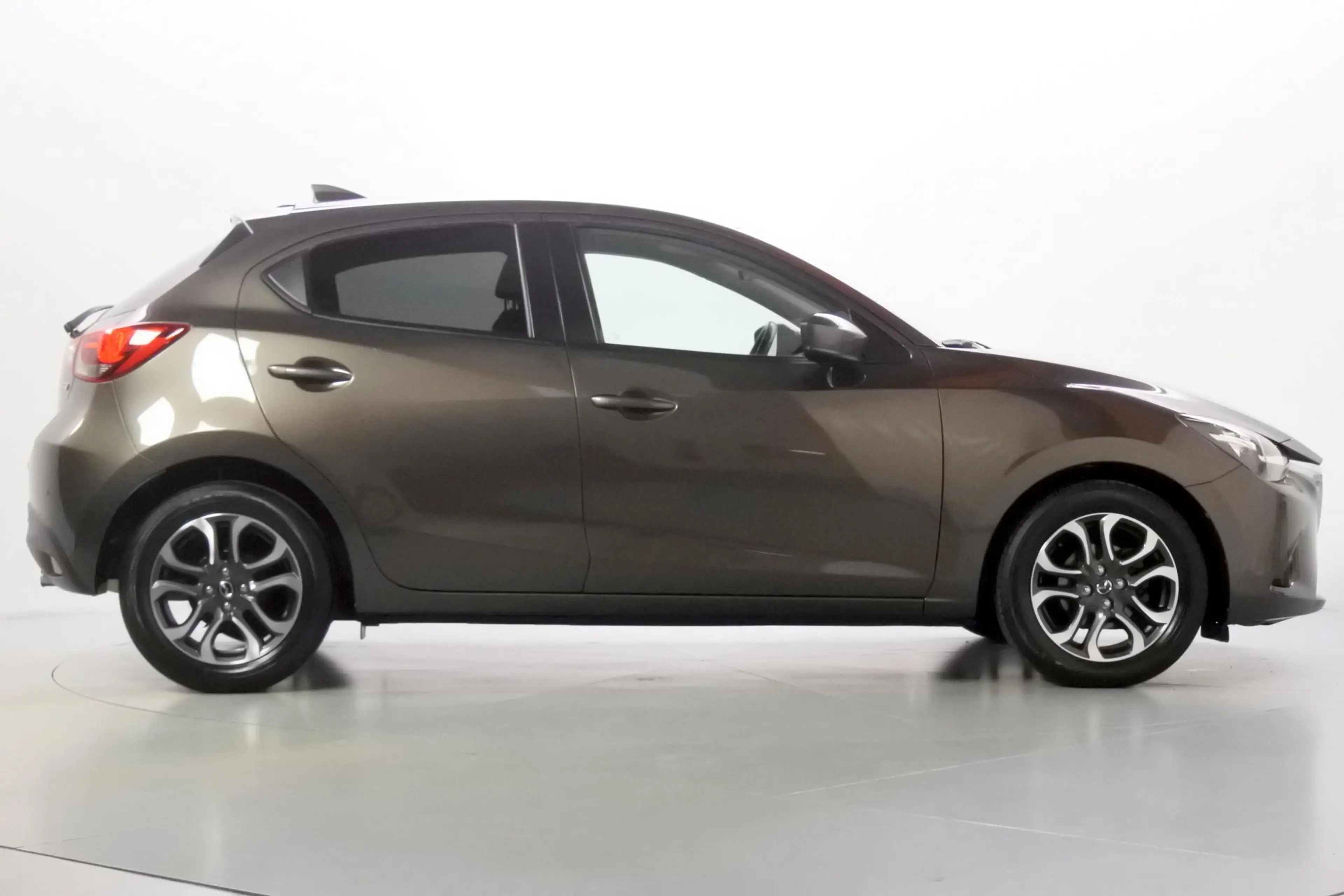 Mazda 2 1.5 90pk Attraction — photo 11
