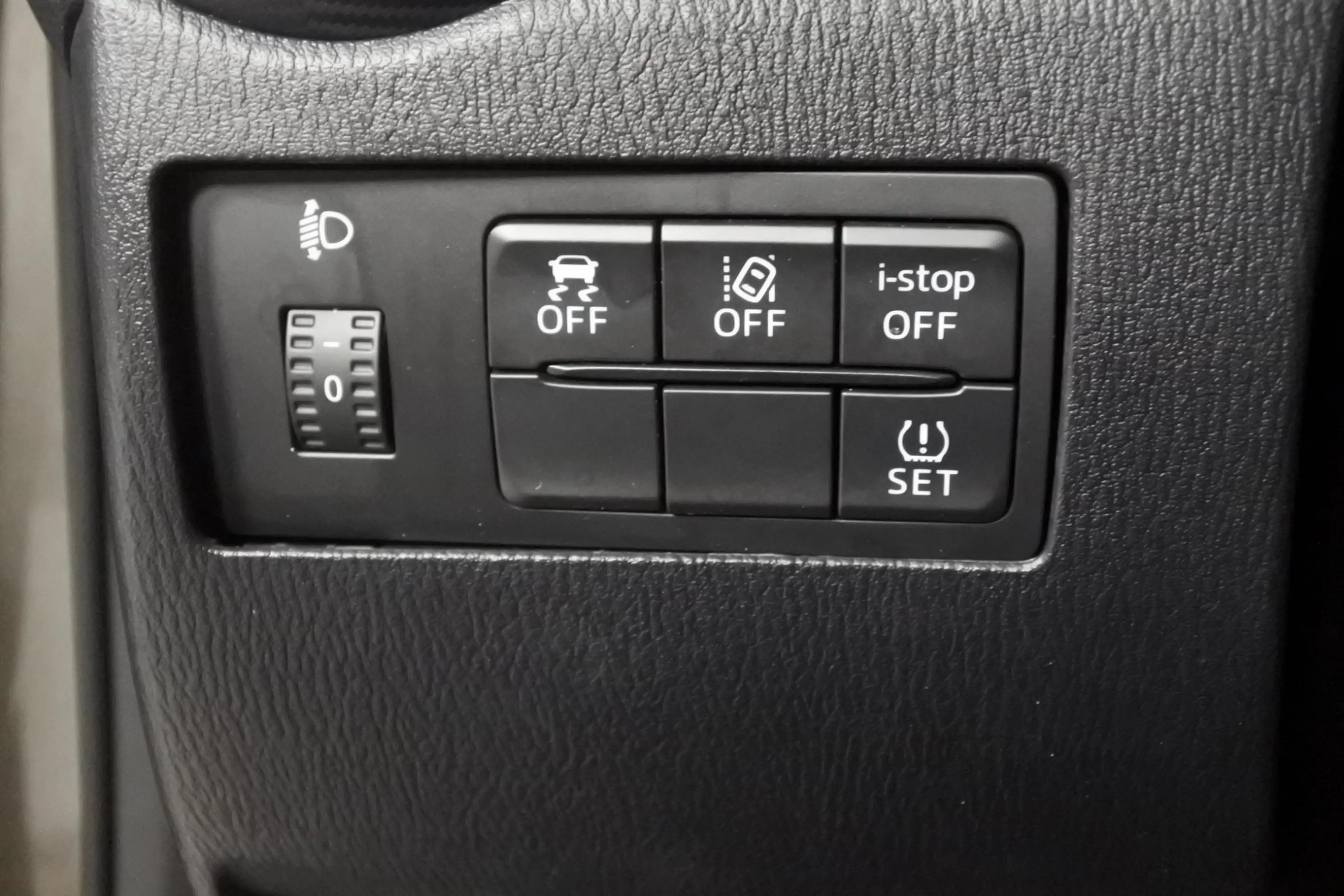 Mazda 2 1.5 90pk Attraction — photo 15