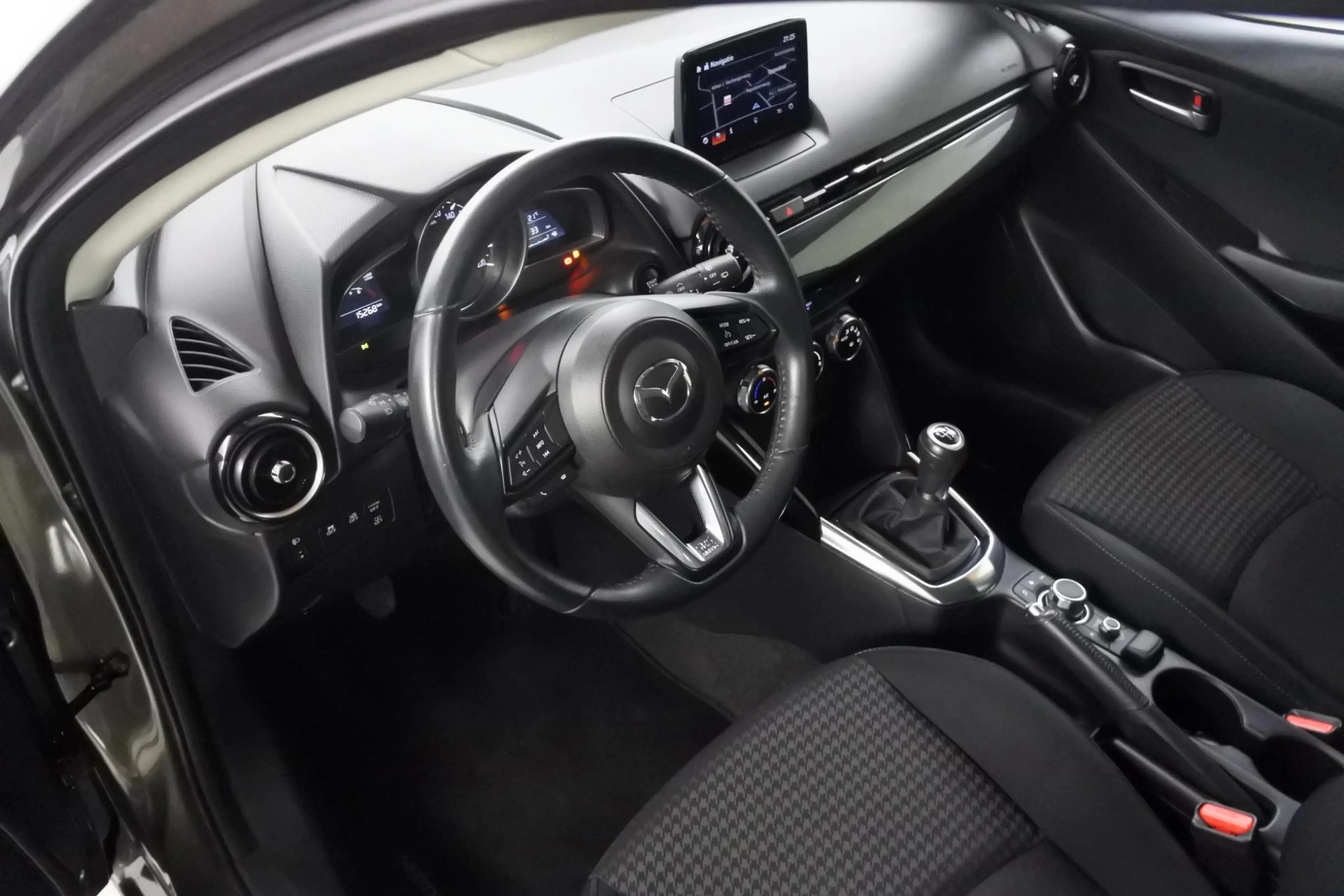 Mazda 2 1.5 90pk Attraction — photo 13