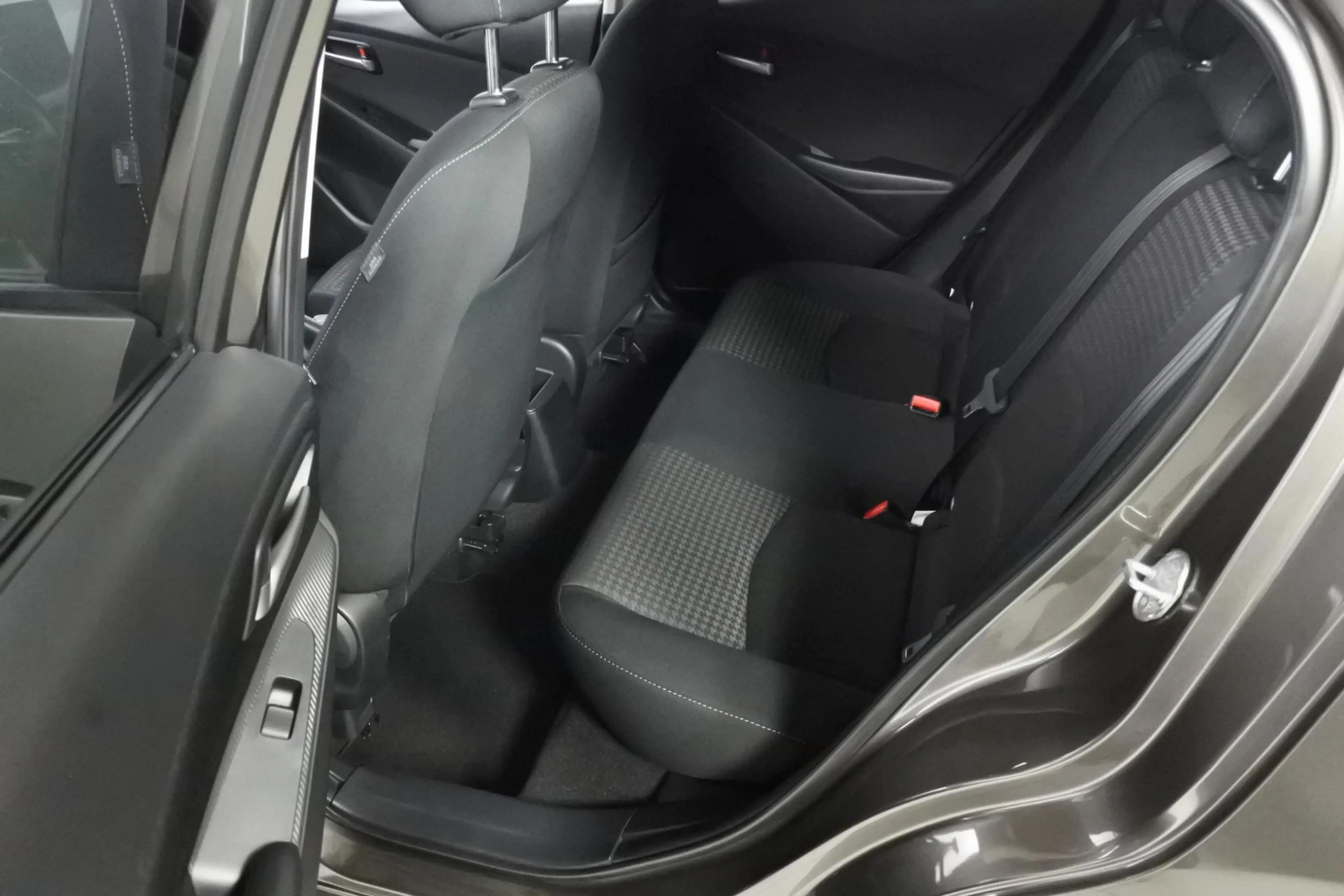 Mazda 2 1.5 90pk Attraction — photo 28