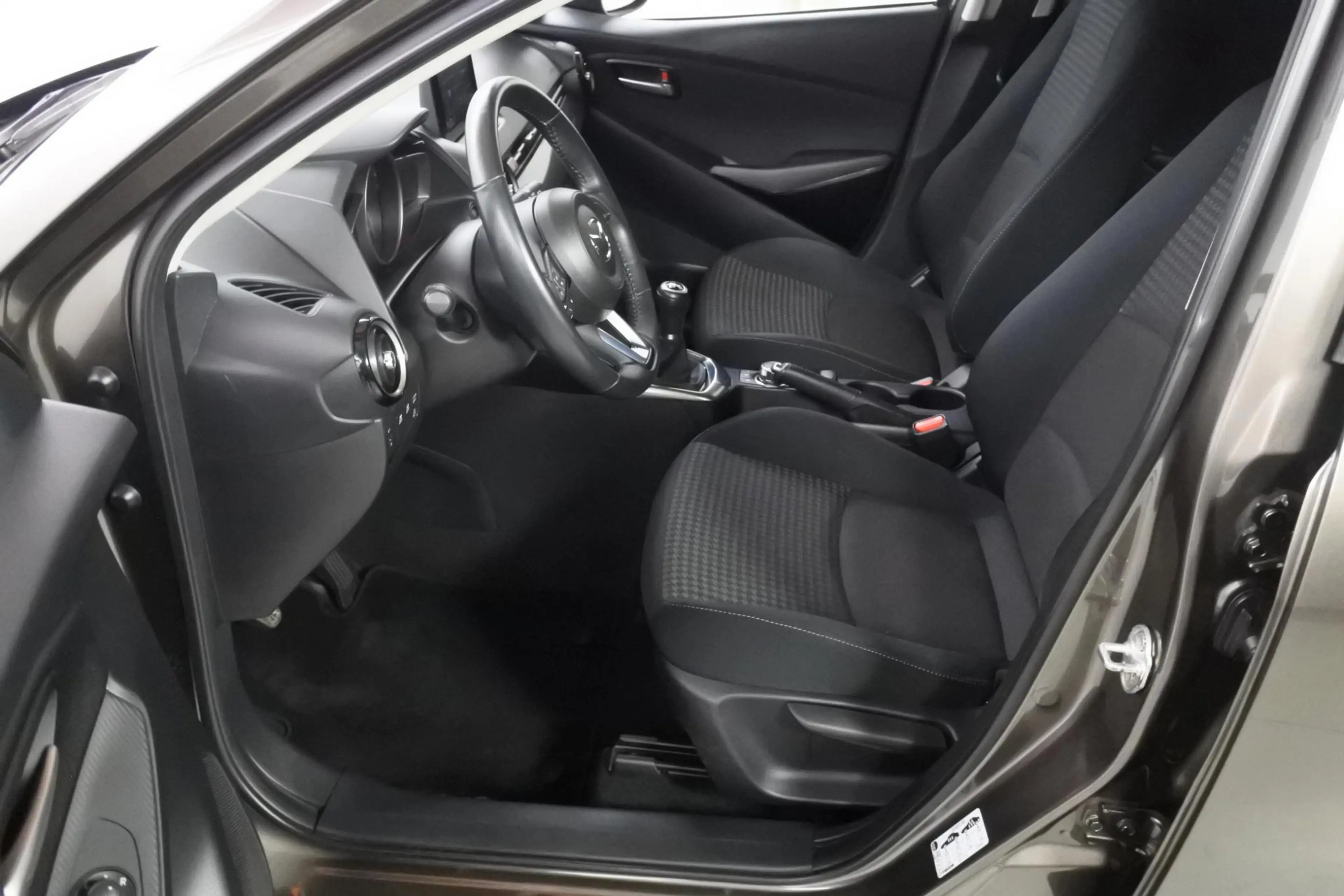 Mazda 2 1.5 90pk Attraction — photo 7