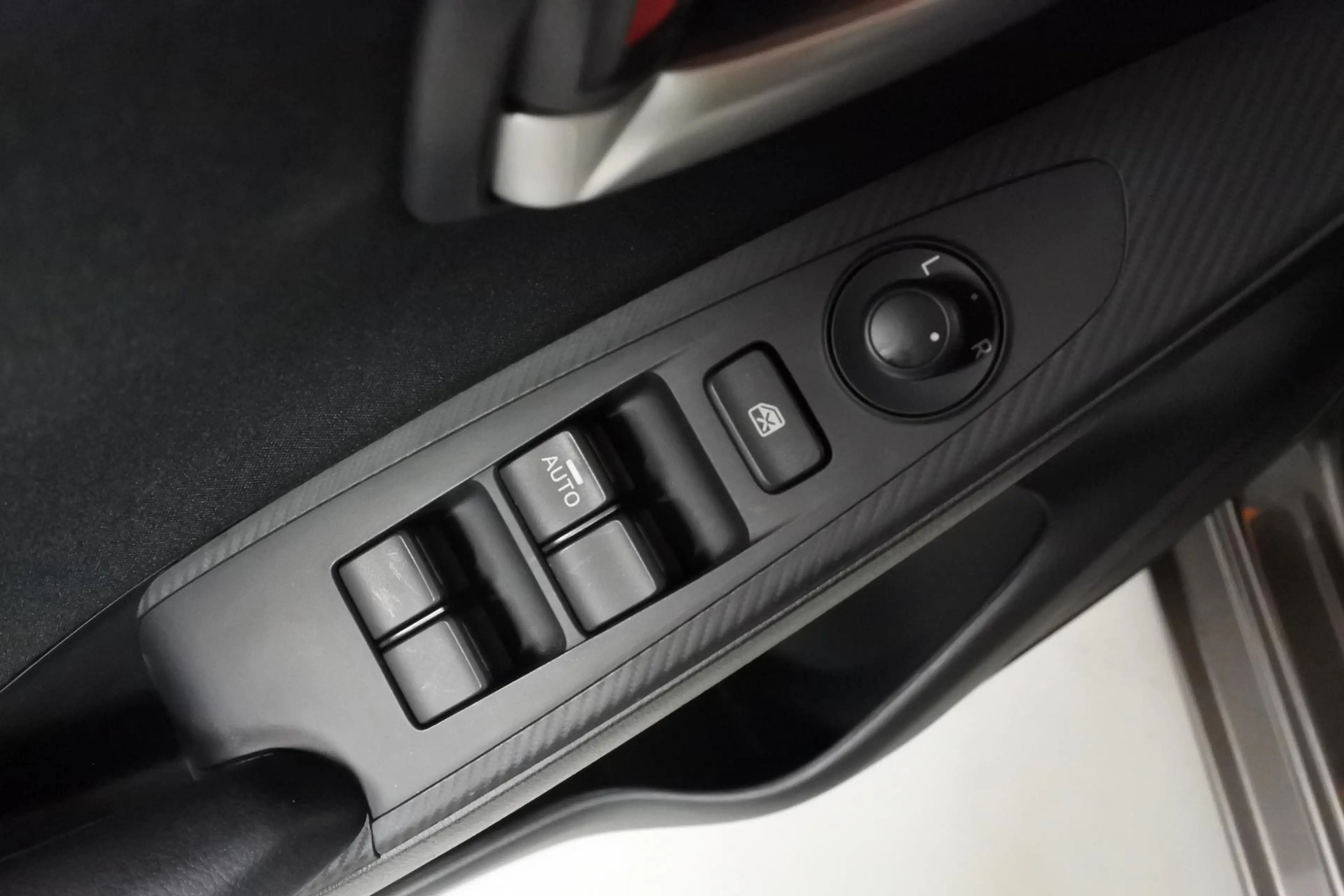 Mazda 2 1.5 90pk Attraction — photo 14