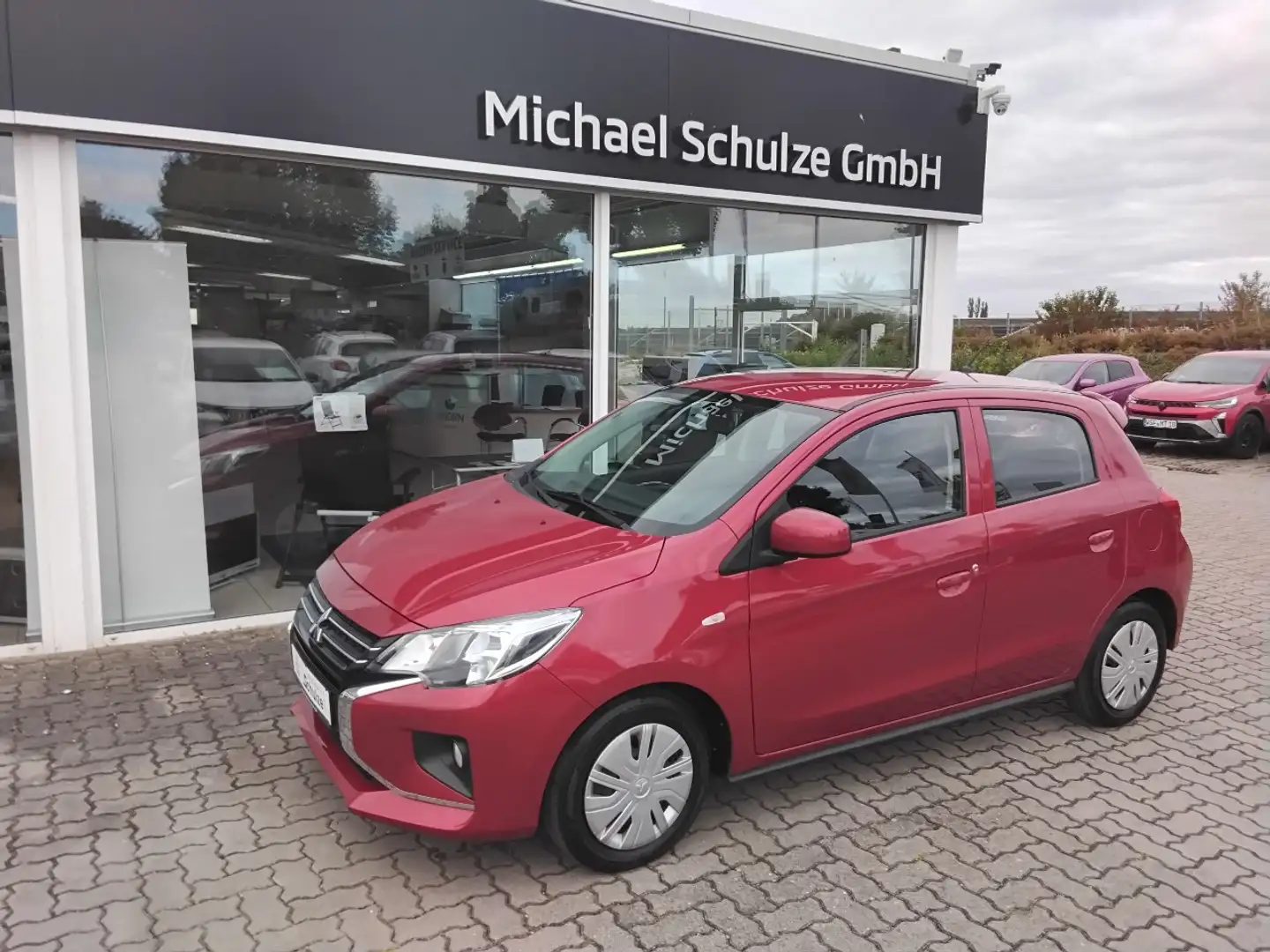 Mitsubishi Space Star BASIS 1.2 MIVEC 5-Gang Rouge - 2