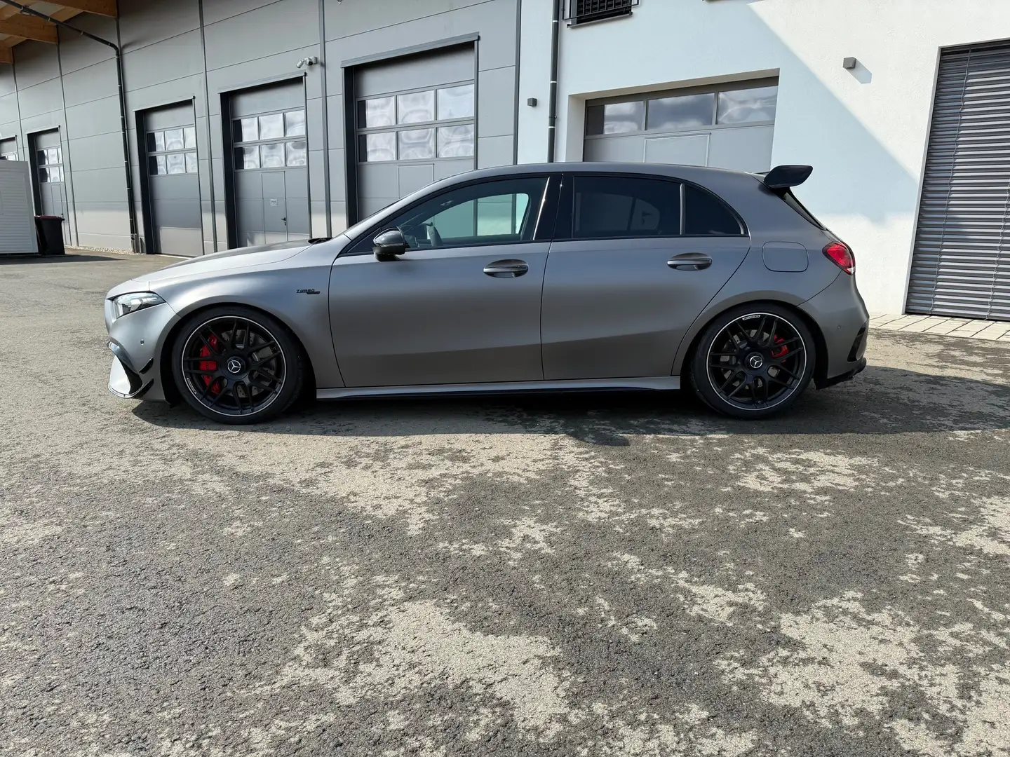 Mercedes-Benz A 45 AMG A 45 S AMG 4MATIC+ Aut. mit AKRAPOVIC Grau - 2