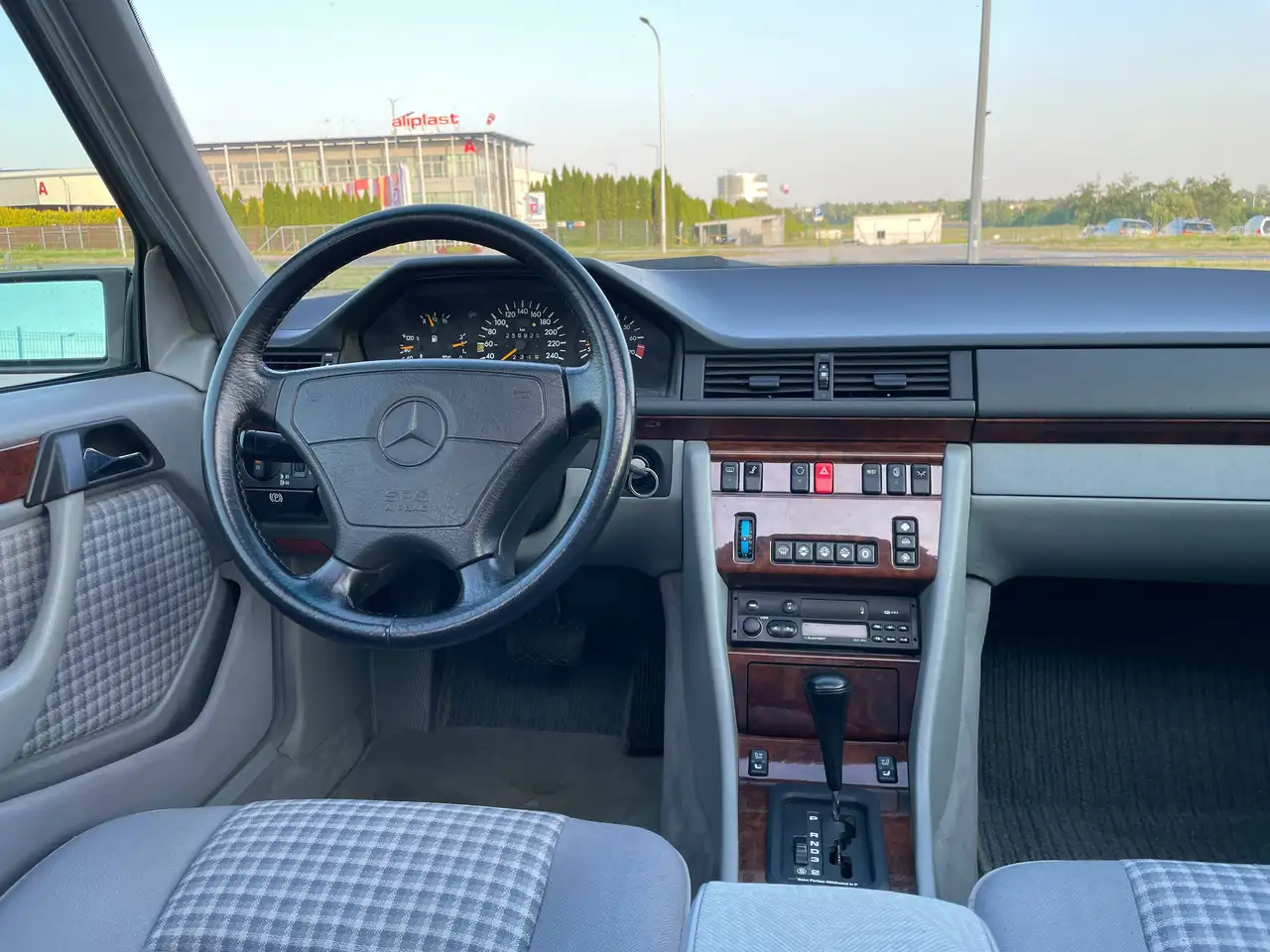 Mercedes-Benz E 320 W124, foto 11