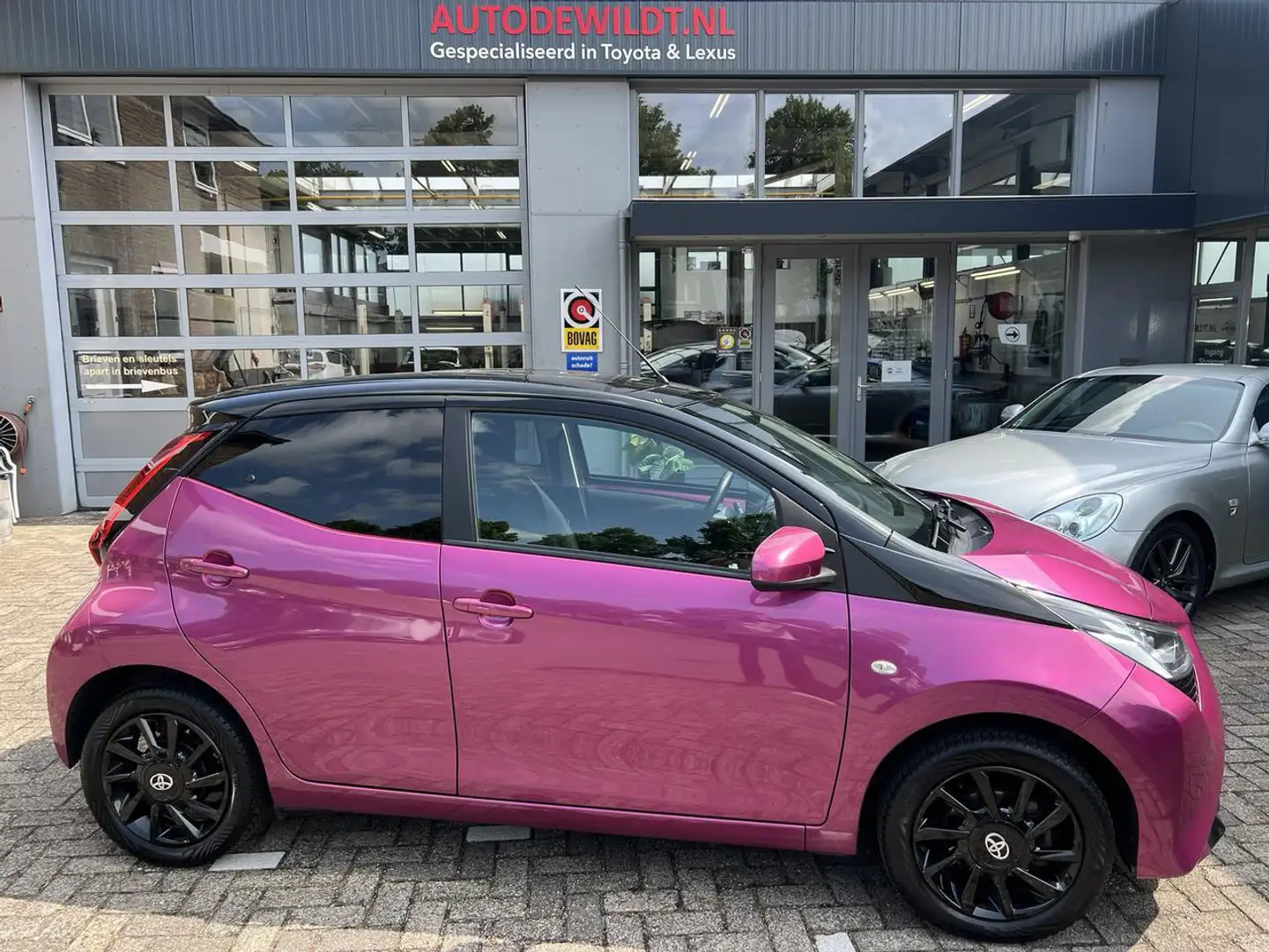 Toyota Aygo 1.0 12v VVT-i X-cite 5-drs + 12 MND BOVAG Violet - 1