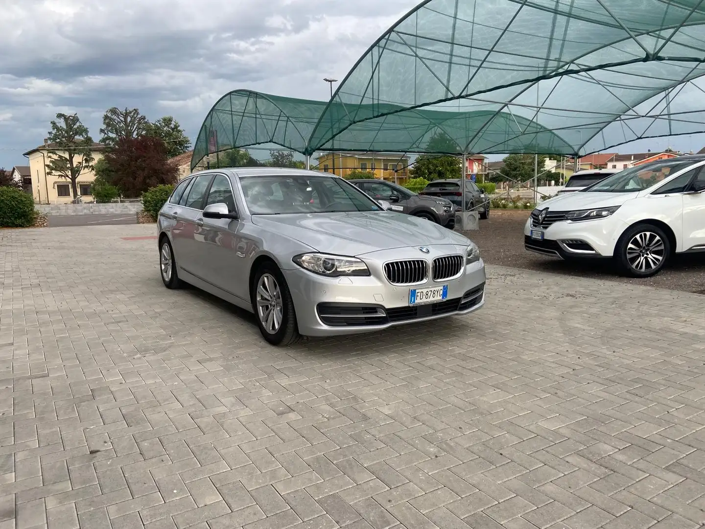 BMW 520 520d Touring Business 190cv auto Zilver - 1