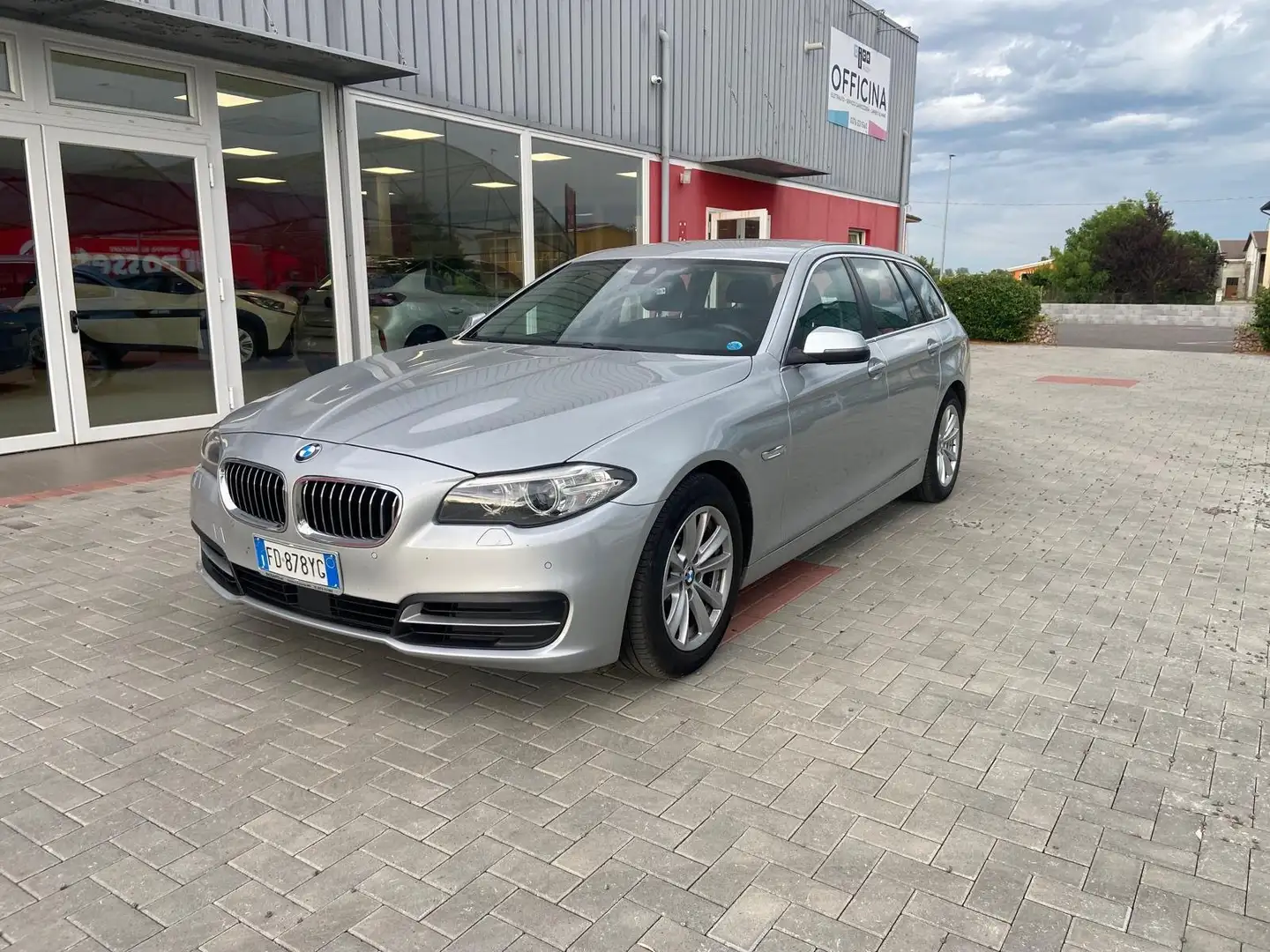 BMW 520 520d Touring Business 190cv auto Zilver - 2
