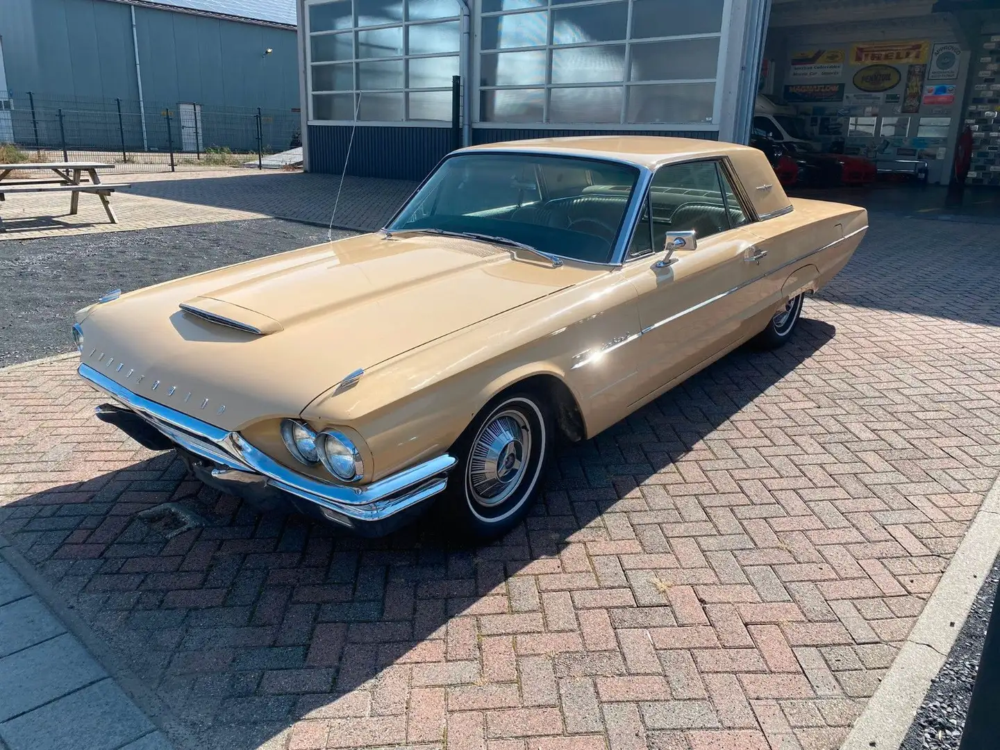 Ford Thunderbird In Top Zustand  Tolle Farbkombi Beige - 1