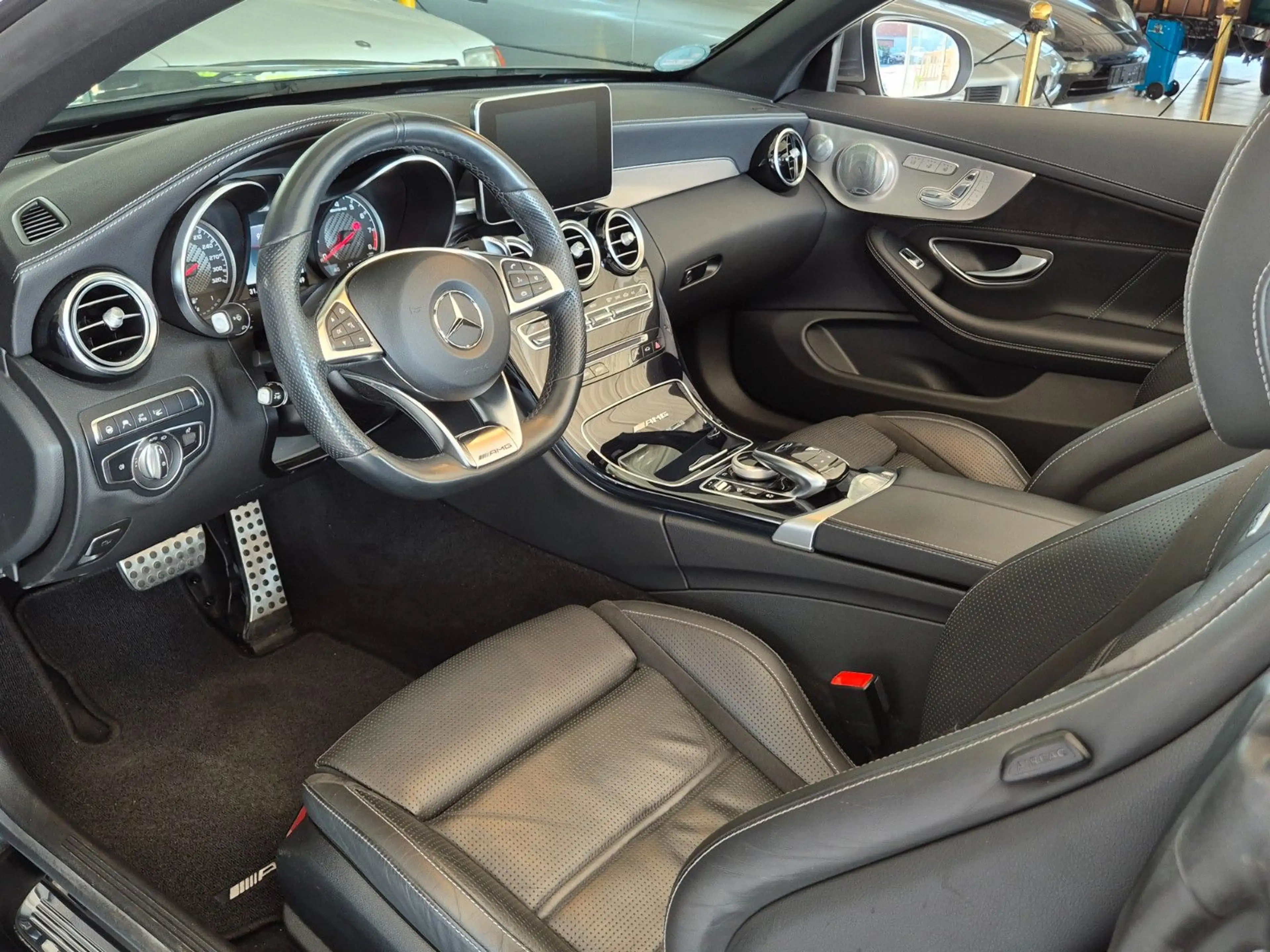Mercedes-Benz C 63 AMG Cabrio/Dt./Burm/Head/Fahrpaket — photo 13