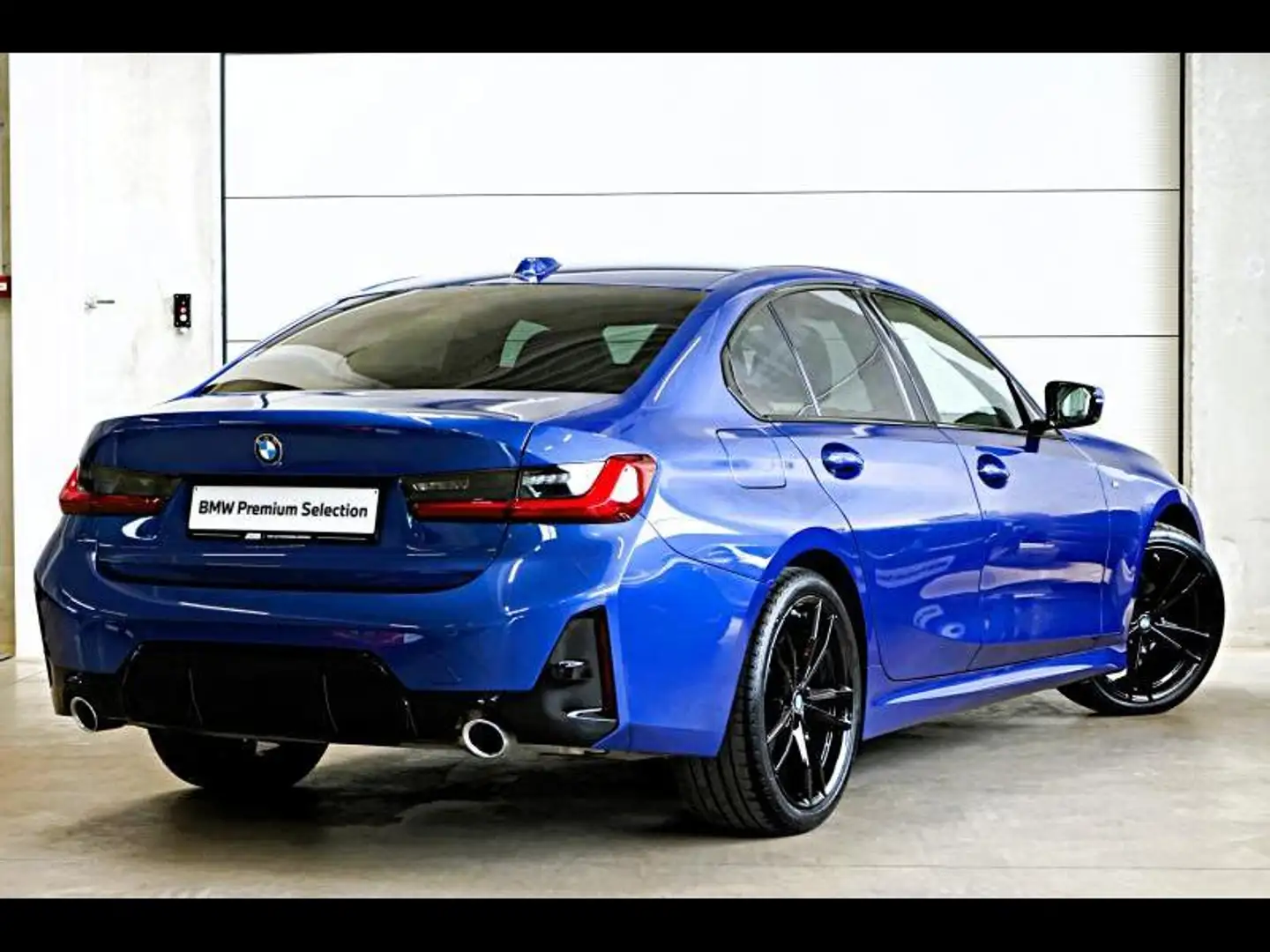 BMW 318 M SPORT - VELGEN - NAVI - AUTO Blauw - 2