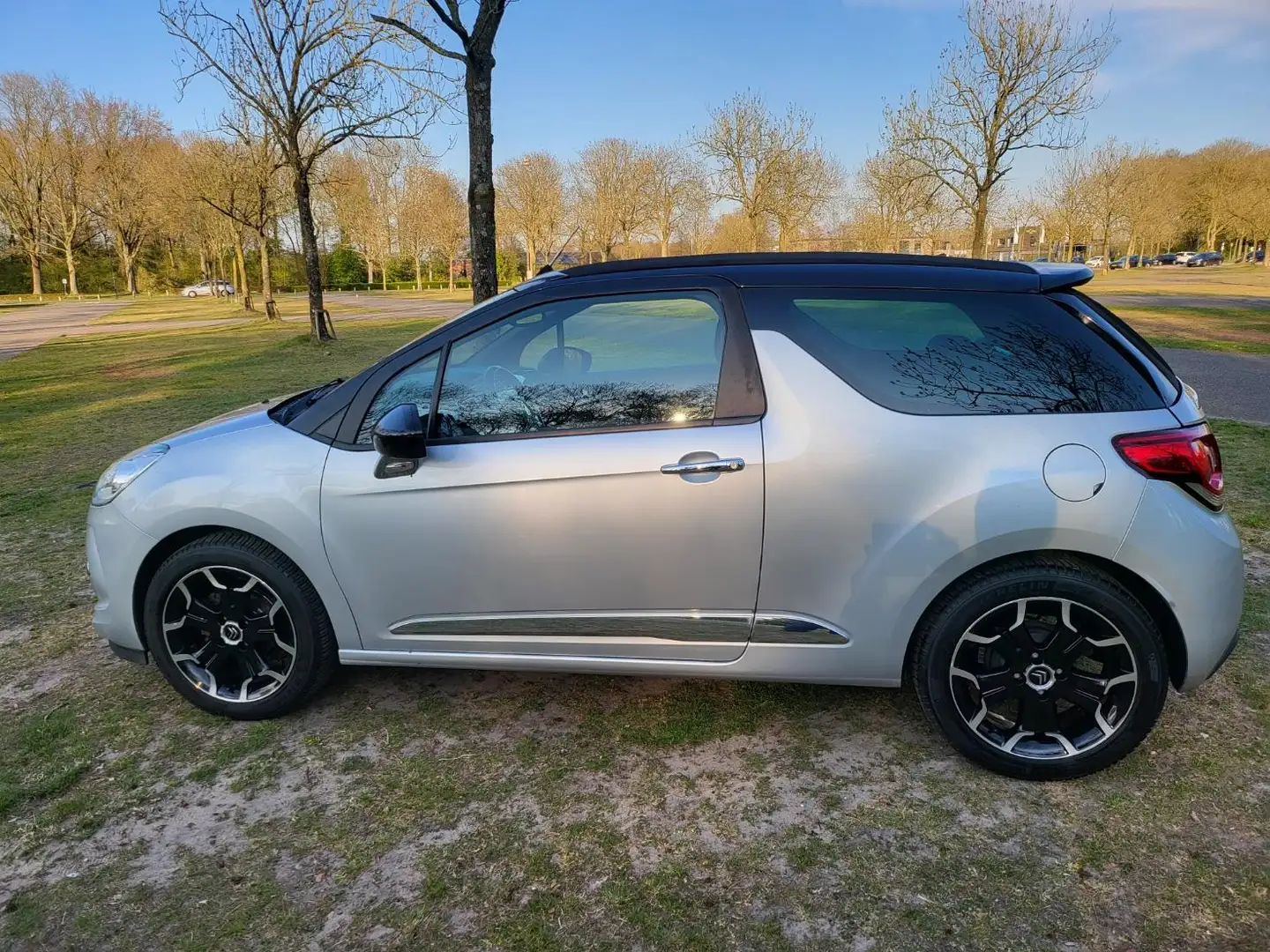 Citroen DS3 Cabrio 1.2 VTi So Chic, Inruil Koopje Šedá - 2
