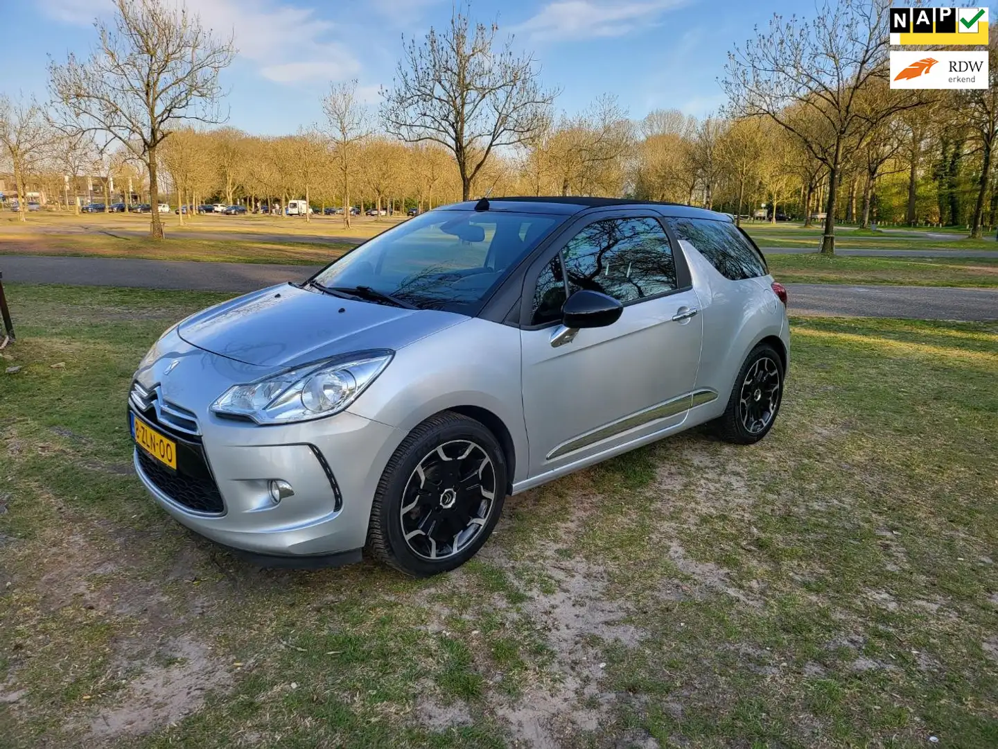 Citroen DS3 Cabrio 1.2 VTi So Chic, Inruil Koopje Šedá - 1